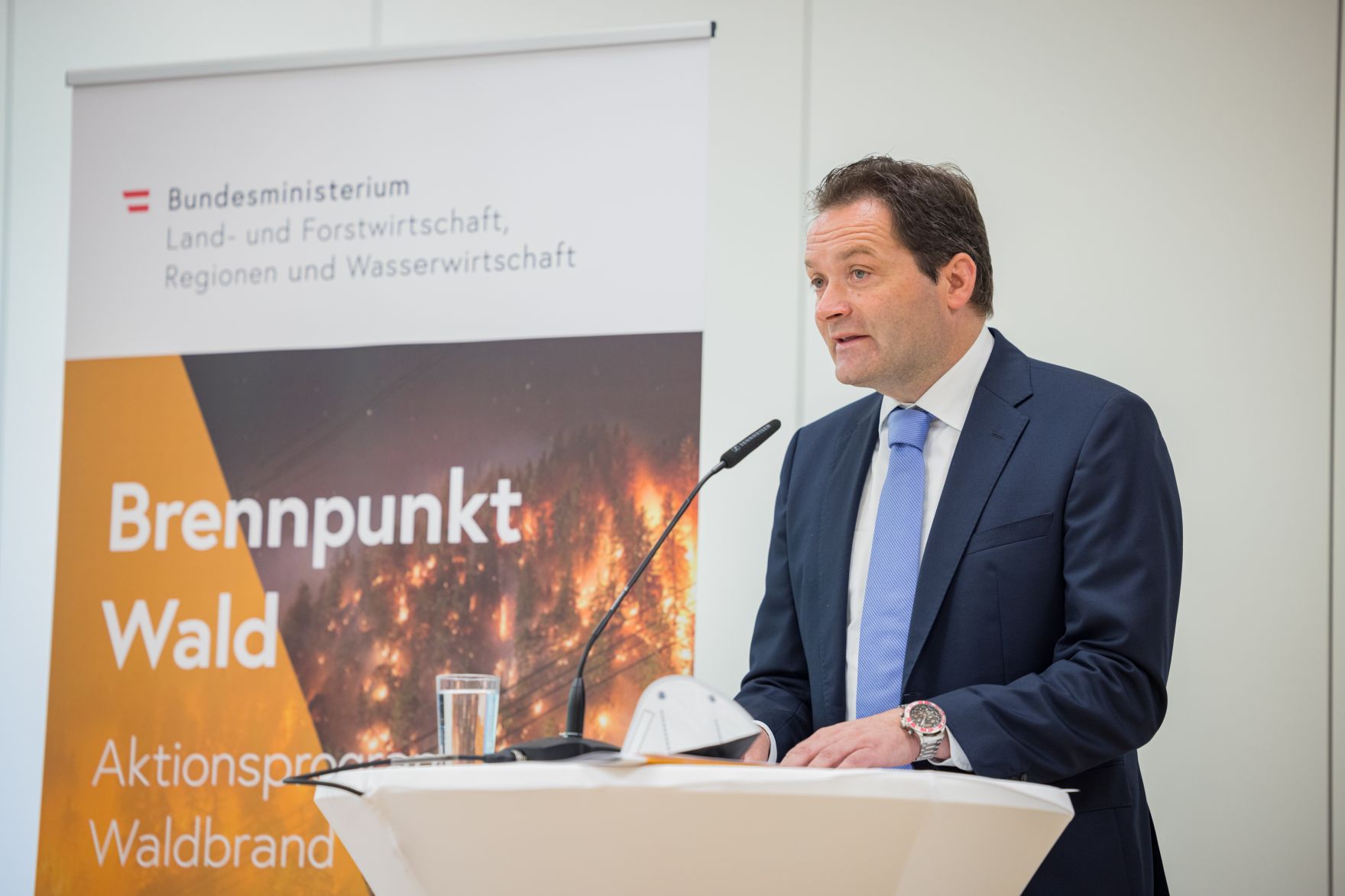 pk-waldbrand-3609.jpg Am 26. August 2022 fand die Präsentation des Aktionsprogramms Waldbrand mit Landwirtschaftsminister Norbert Totschnig und Boku-Experte Harald Vacik statt.
