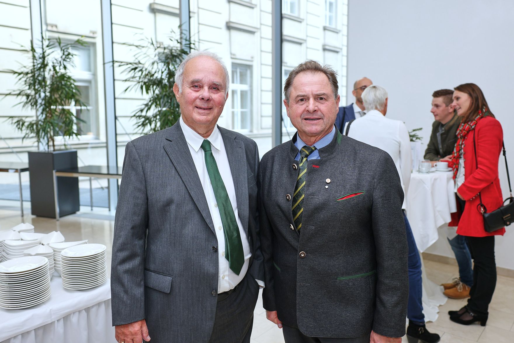 Bundesminister Nobert Totschnig zeichnete am 3. Oktober 2022 sieben Preistr&auml;gerinnen und Preistr&auml;ger mit dem &Ouml;sterreichischen Staatspreis Wald in sechs Kategorien aus. Zudem wurde Peter Kar der Staatspreis f&uuml;r sein Lebenswerk verliehen.