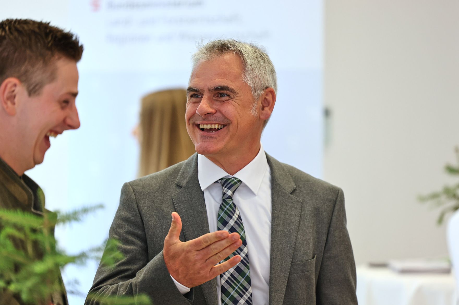 Bundesminister Nobert Totschnig zeichnete am 3. Oktober 2022 sieben Preistr&auml;gerinnen und Preistr&auml;ger mit dem &Ouml;sterreichischen Staatspreis Wald in sechs Kategorien aus. Zudem wurde Peter Kar der Staatspreis f&uuml;r sein Lebenswerk verliehen.