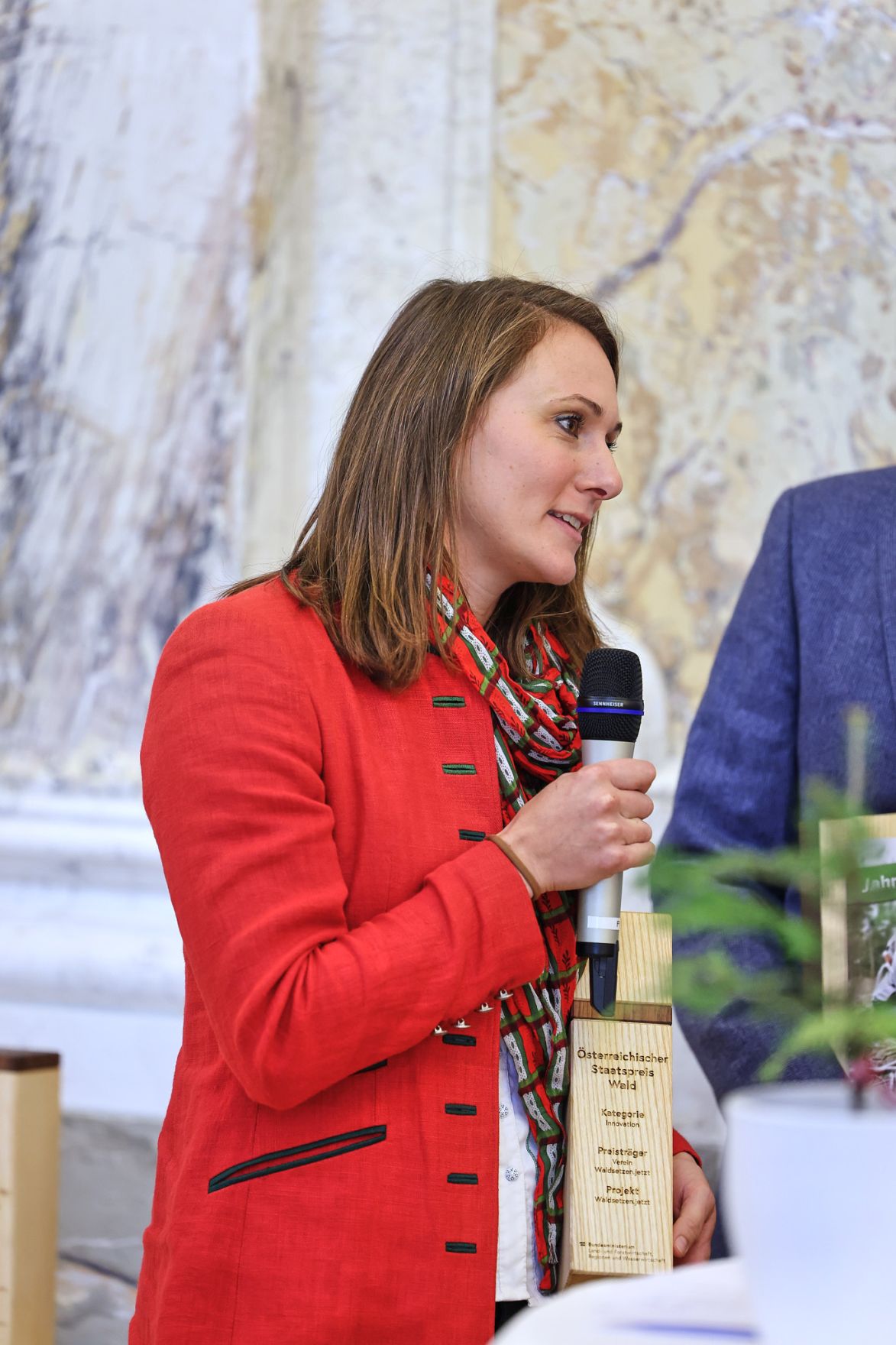 Bundesminister Nobert Totschnig zeichnete am 3. Oktober 2022 sieben Preistr&auml;gerinnen und Preistr&auml;ger mit dem &Ouml;sterreichischen Staatspreis Wald in sechs Kategorien aus. Zudem wurde Peter Kar der Staatspreis f&uuml;r sein Lebenswerk verliehen.