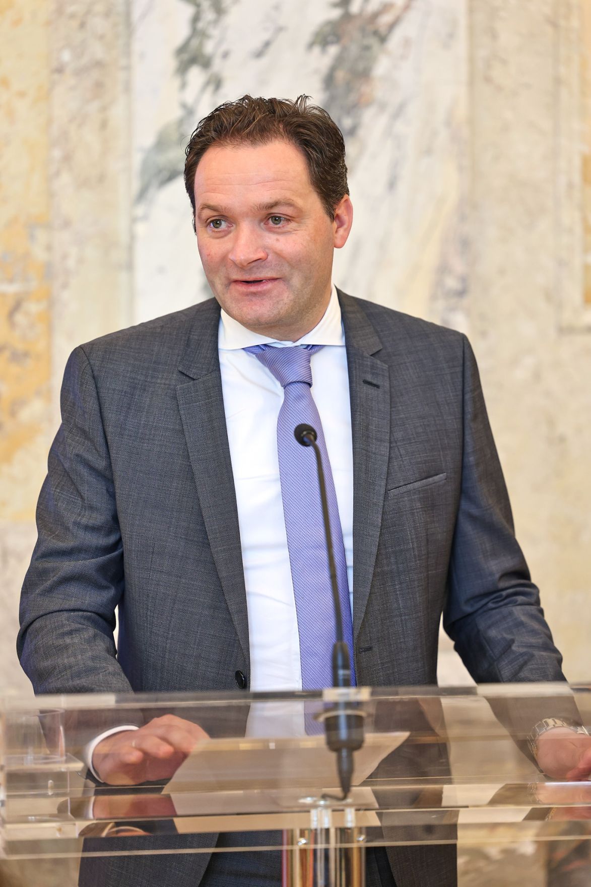 Bundesminister Nobert Totschnig zeichnete am 3. Oktober 2022 sieben Preistr&auml;gerinnen und Preistr&auml;ger mit dem &Ouml;sterreichischen Staatspreis Wald in sechs Kategorien aus. Zudem wurde Peter Kar der Staatspreis f&uuml;r sein Lebenswerk verliehen.