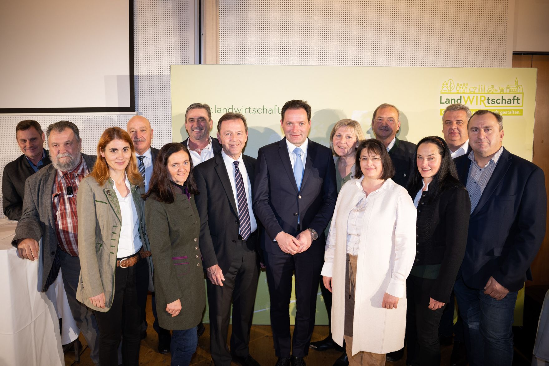 PGP_2808.jpg Im Burgenland diskutierte Bundesminister Norbert Totschnig mit Expertinnen und Experten über die Inhalte der neuen GAP sowie die Sicherstellung der Versorgungssicherheit.
