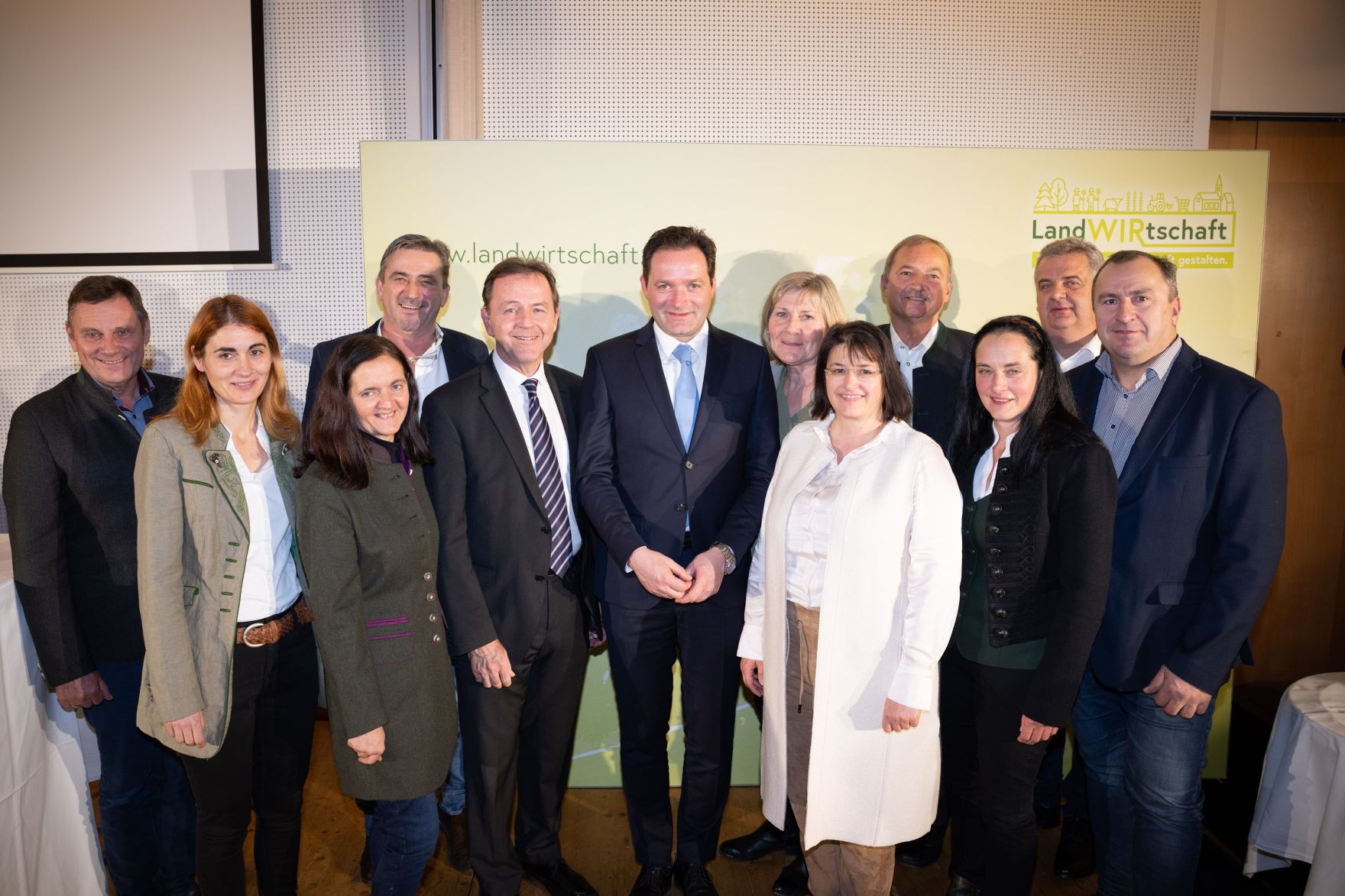 PGP_2811.jpg Im Burgenland diskutierte Bundesminister Norbert Totschnig mit Expertinnen und Experten über die Inhalte der neuen GAP sowie die Sicherstellung der Versorgungssicherheit.