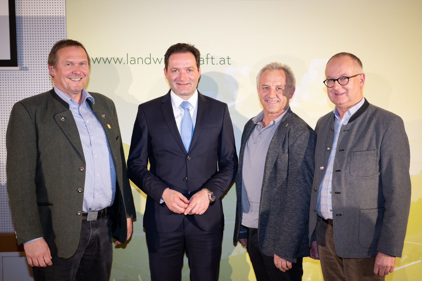 PGP_2818.jpg Im Burgenland diskutierte Bundesminister Norbert Totschnig mit Expertinnen und Experten über die Inhalte der neuen GAP sowie die Sicherstellung der Versorgungssicherheit.