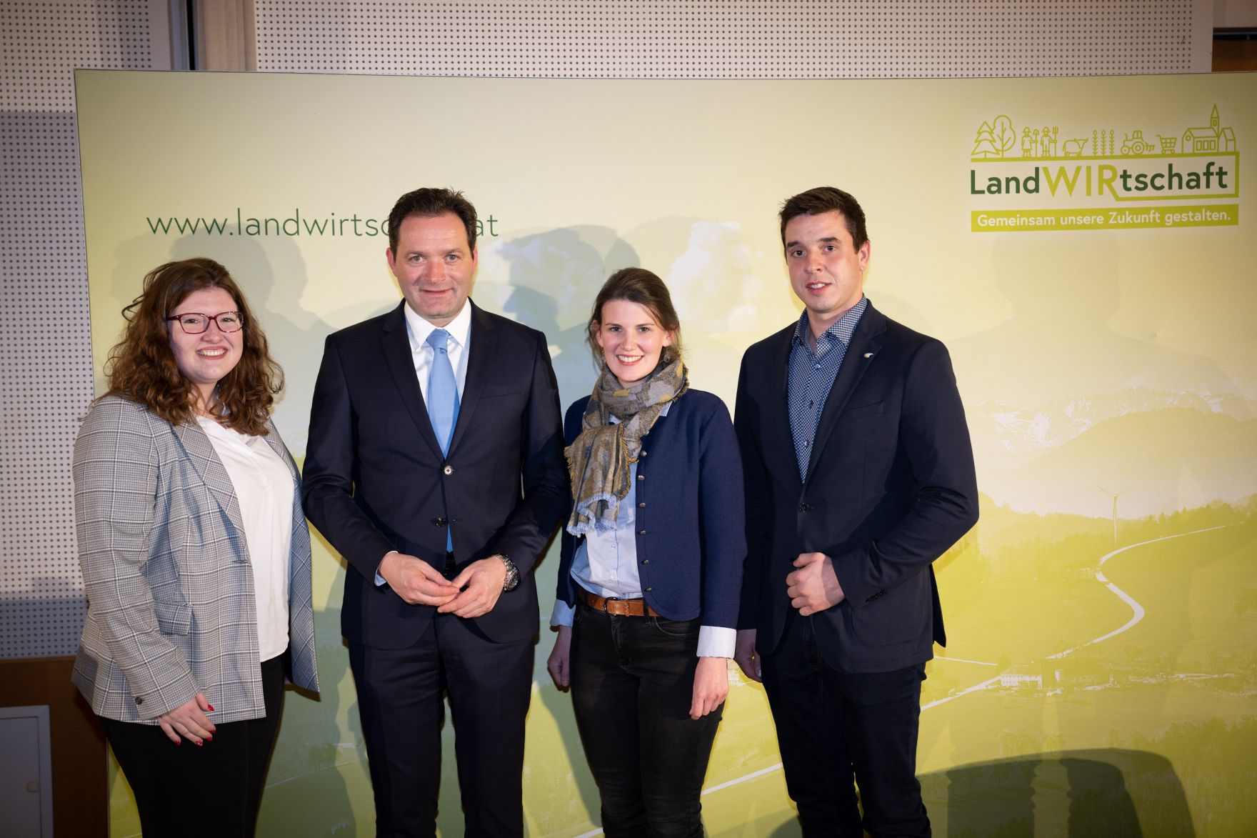 PGP_2826.jpg Im Burgenland diskutierte Bundesminister Norbert Totschnig mit Expertinnen und Experten über die Inhalte der neuen GAP sowie die Sicherstellung der Versorgungssicherheit.