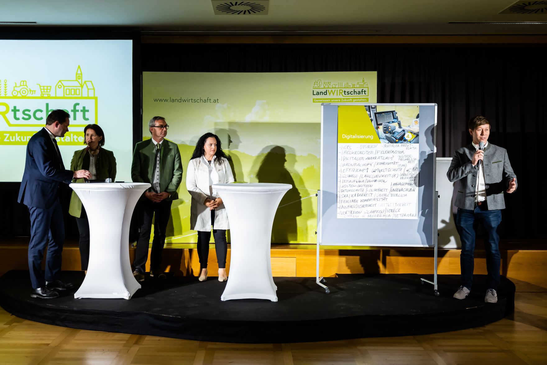 bml-26-11-2022-01265576.jpg In Oberösterreich diskutierte Bundesminister Norbert Totschnig mit Expertinnen und Experten über die Inhalte der neuen GAP sowie die Sicherstellung der Versorgungssicherheit.
