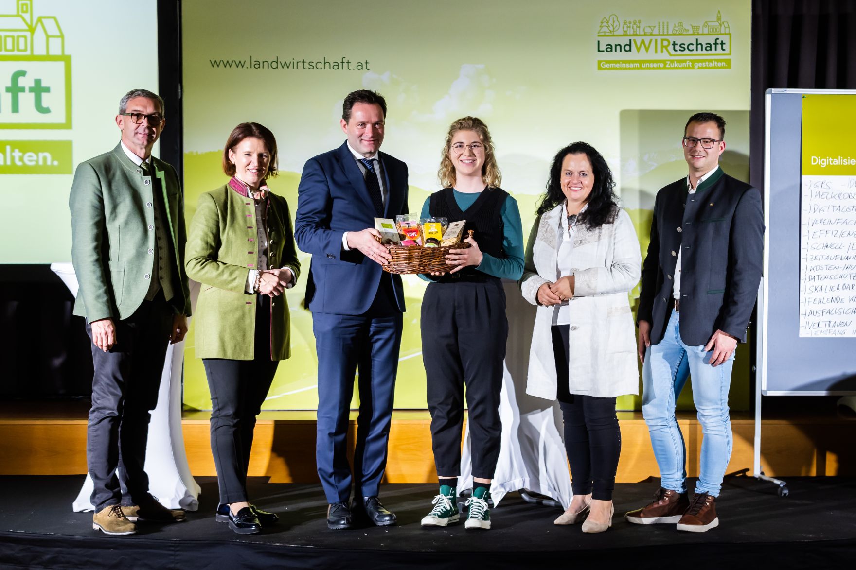 In Ober&ouml;sterreich diskutierte Bundesminister Norbert Totschnig mit Expertinnen und Experten &uuml;ber die Inhalte der neuen GAP sowie die Sicherstellung der Versorgungssicherheit.