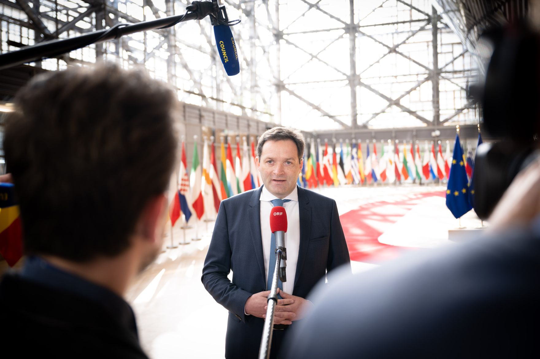 PGP_4125b.jpg Im Rahmen seiner Teilnahme am EU-Agrarrat tauschte sich Bundesminister Norbert Totschnig mit Amtskolleginnen und Amtskollegen sowie dem EU-Landwirtschaftskommissar u. a. über die aktuelle Lage der Agrarmärkte aus.