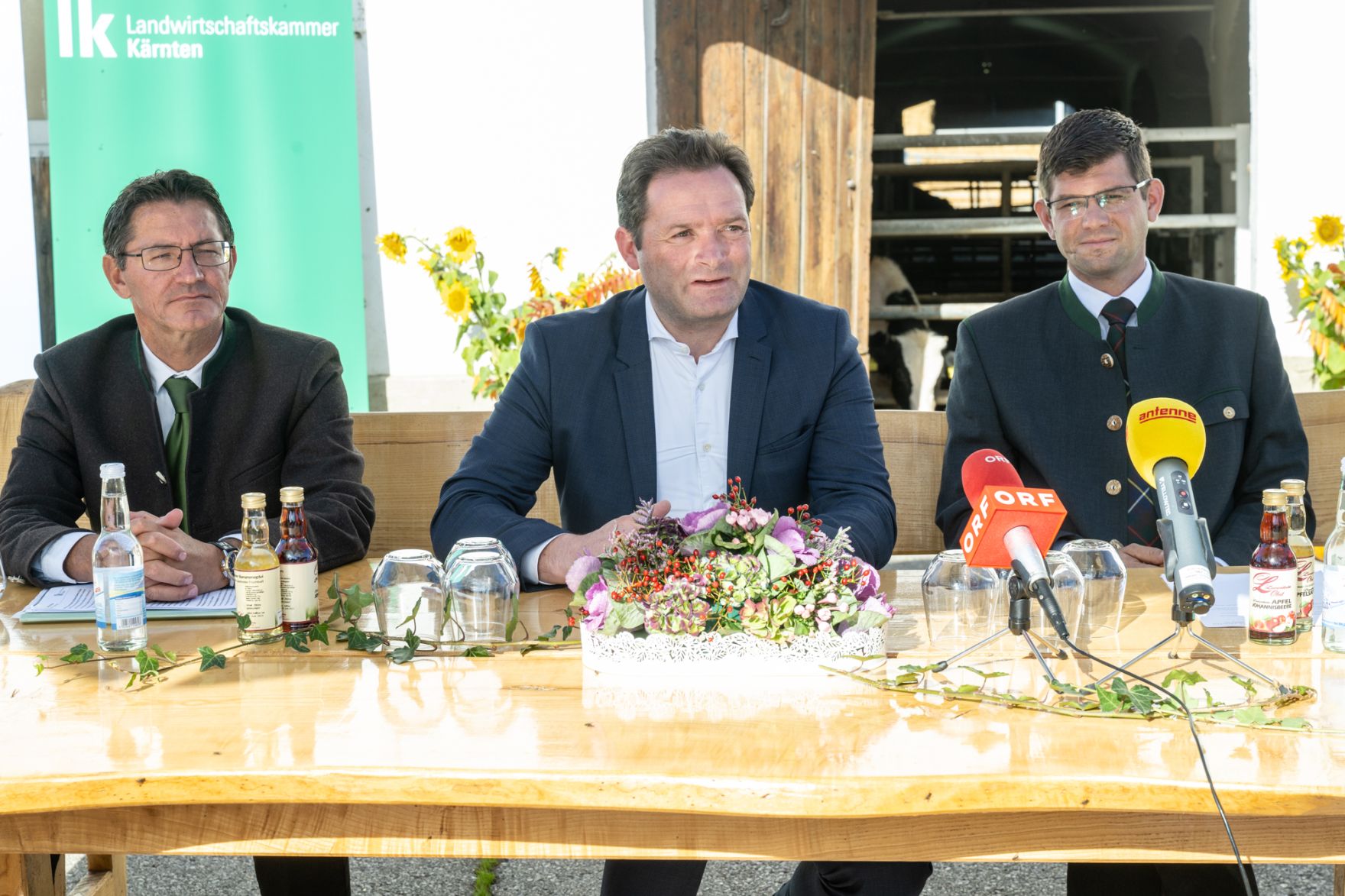 Bei einem Bundesl&auml;ndertag in K&auml;rnten besuchte Bundesminister Norbert Totschnig die HBLA Pitzelst&auml;tten, Betriebe und gab gemeinsam mit Landesrat Martin Gruber und LK K&auml;rnten Pr&auml;sident Siegfried Huber eine Pressekonferenz zu aktuellen agrarischen Themen.
