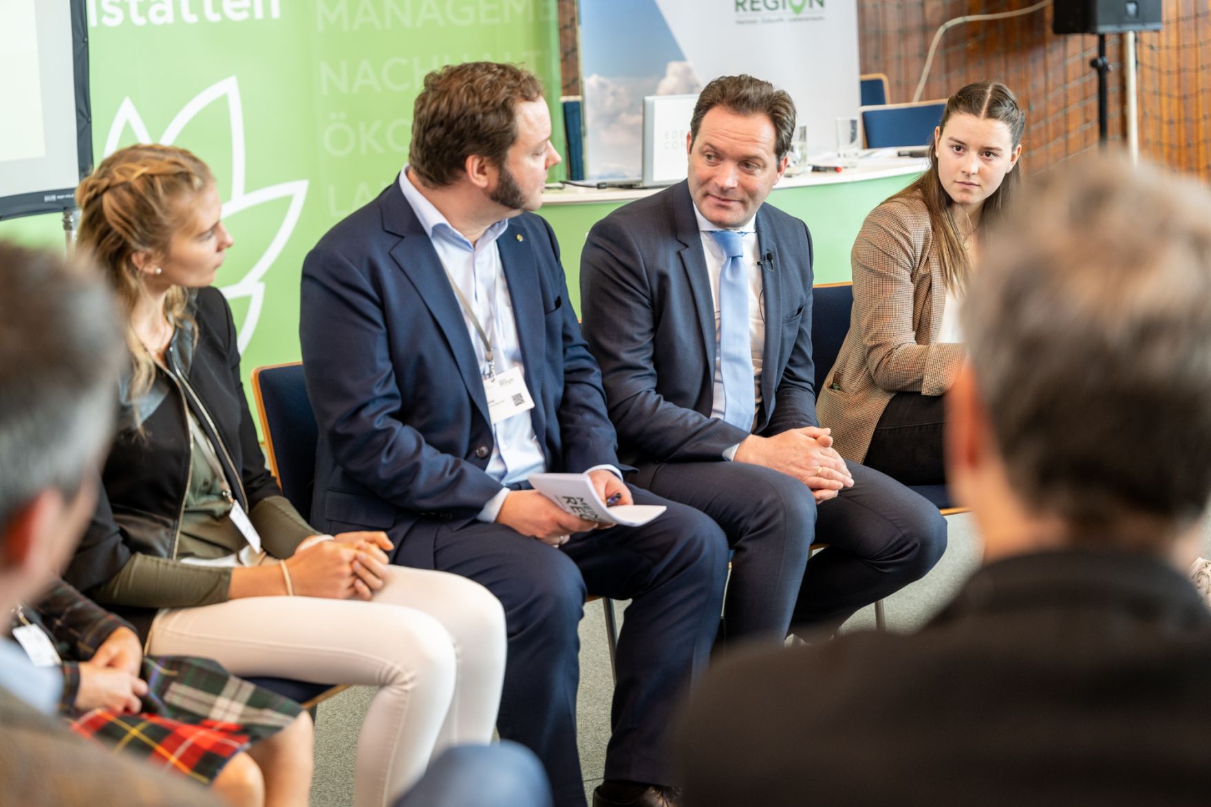 Regionenminister Norbert Totschnig hat bei der Dialogveranstaltung &bdquo;Meine Region&ldquo; in K&auml;rnten mit Landesrat Martin Gruber, Experten, Interessierten sowie Sch&uuml;lerinnen und Sch&uuml;lern das Thema &bdquo;Versorgungssicherheit&ldquo; diskutiert.