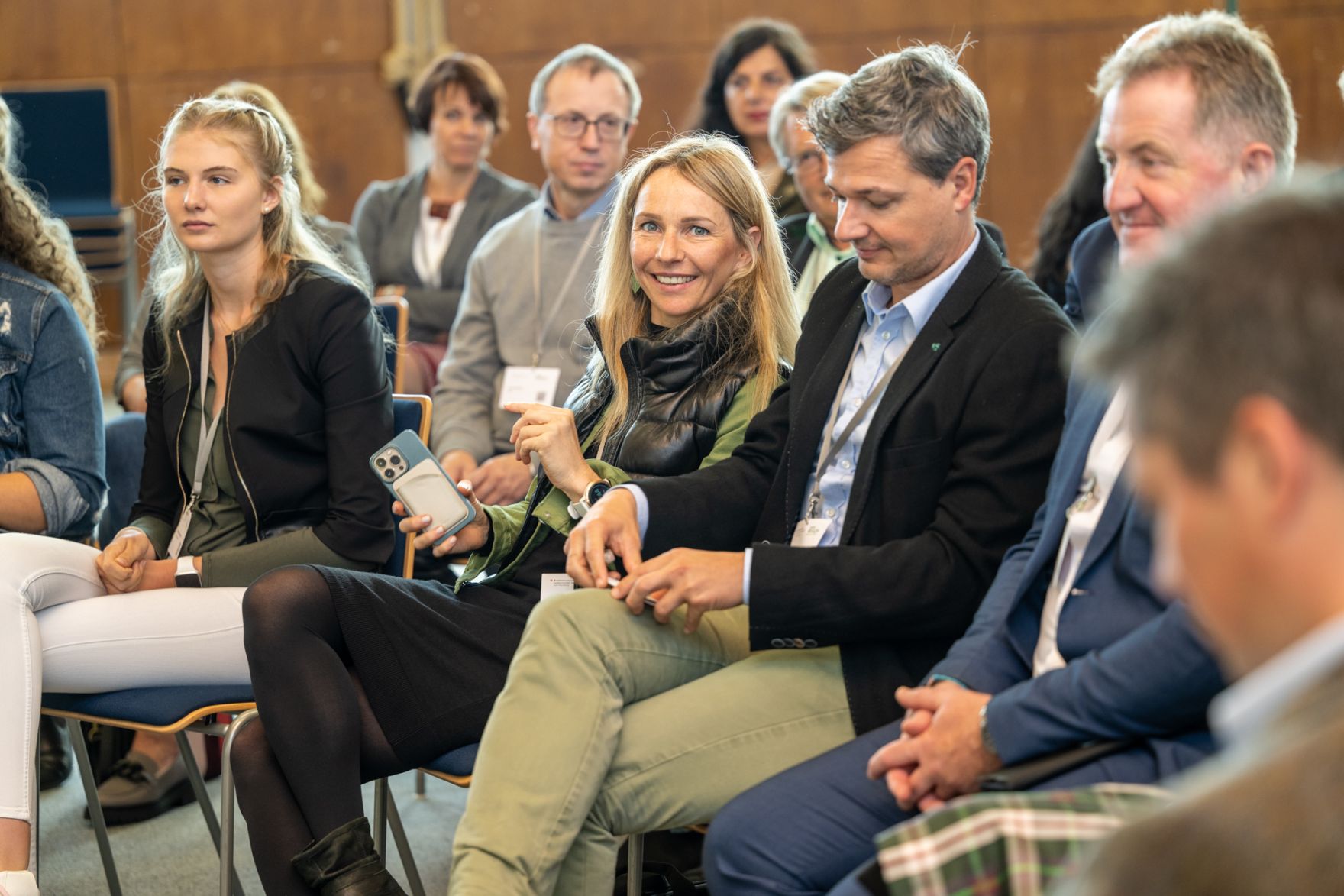 _DSC4088l.jpg Regionenminister Norbert Totschnig hat bei der Dialogveranstaltung „Meine Region“ in Kärnten mit Landesrat Martin Gruber, Experten, Interessierten sowie Schülerinnen und Schülern das Thema „Versorgungssicherheit“ diskutiert.