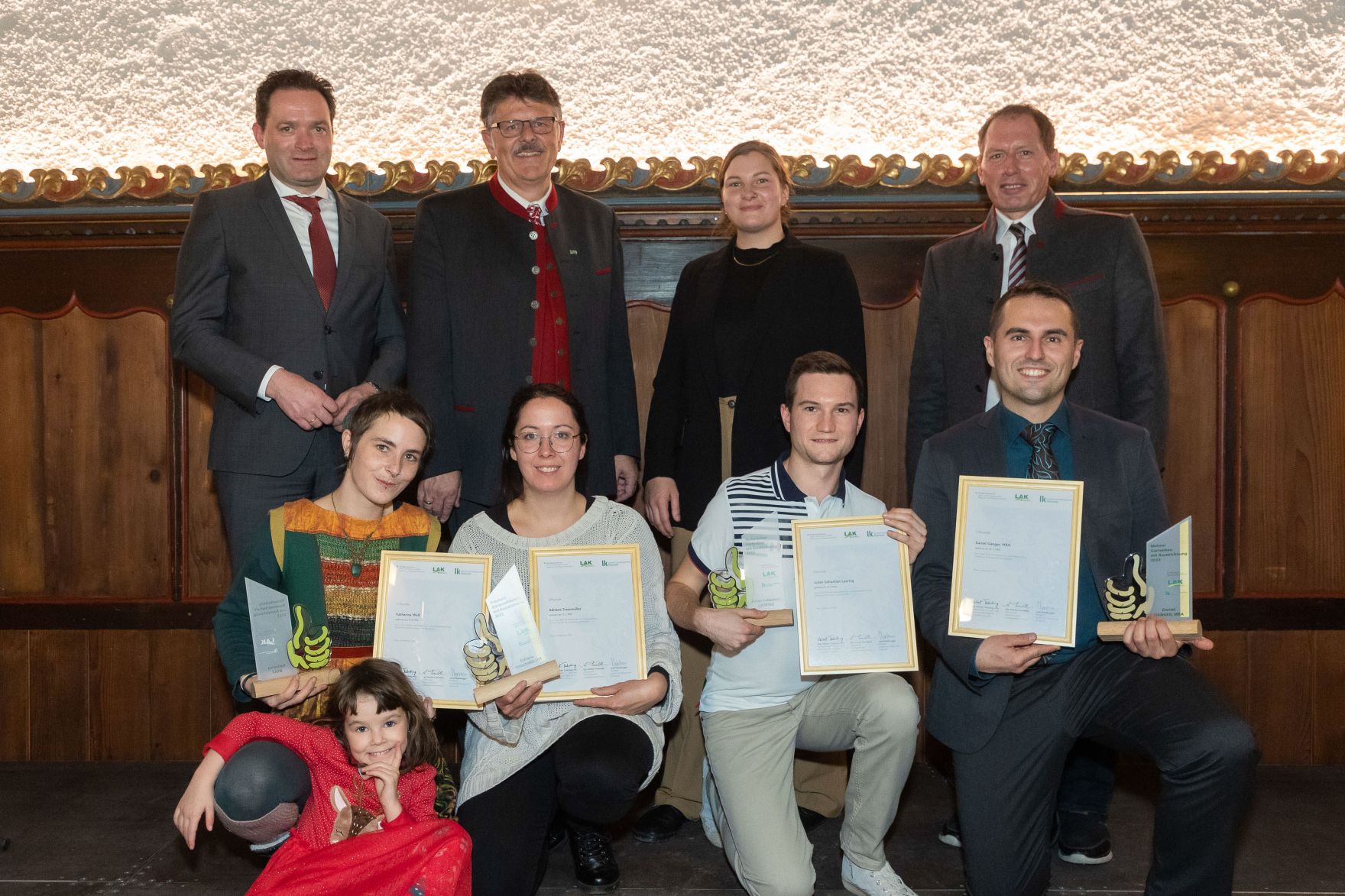 080Bundeslaendertag.jpg Bundesminister Norbert Totschnig, der Vorsitzende des Landarbeiterkammertags Andreas Freistetter und Landwirtschaftskammerpräsident Josef Moosbrugger zeichneten Lehrlinge und Meister:innen aus, die ihre Facharbeiter- bzw. Meisterprüfung mit Auszeichnung bestanden haben.