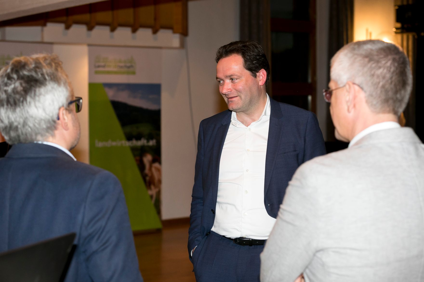 422_20221028_DM.jpg In Vorarlberg diskutierte Bundesminister Norbert Totschnig mit Landwirtschaftskammer-Präsident Josef Moosbrugger und Landwirtschaftslandesrat Christian Gantner über die Inhalte der neuen GAP sowie die Sicherstellung der Versorgungssicherheit