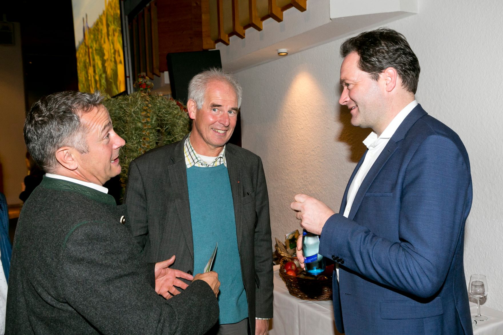 445_20221028_DM.jpg In Vorarlberg diskutierte Bundesminister Norbert Totschnig mit Landwirtschaftskammer-Präsident Josef Moosbrugger und Landwirtschaftslandesrat Christian Gantner über die Inhalte der neuen GAP sowie die Sicherstellung der Versorgungssicherheit