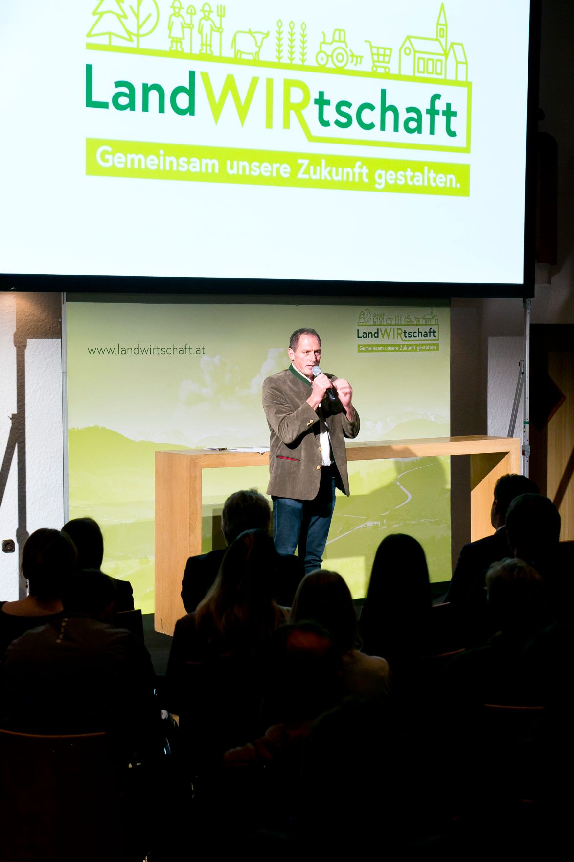 467_20221028_DM.jpg In Vorarlberg diskutierte Bundesminister Norbert Totschnig mit Landwirtschaftskammer-Präsident Josef Moosbrugger und Landwirtschaftslandesrat Christian Gantner über die Inhalte der neuen GAP sowie die Sicherstellung der Versorgungssicherheit