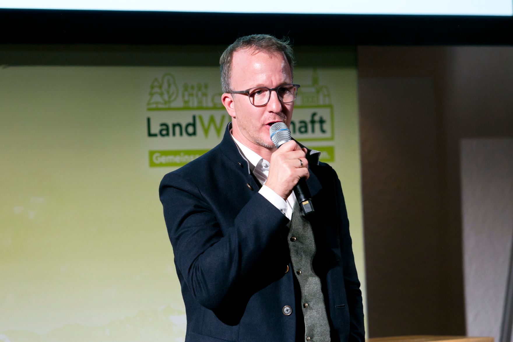 473_20221028_DM.jpg In Vorarlberg diskutierte Bundesminister Norbert Totschnig mit Landwirtschaftskammer-Präsident Josef Moosbrugger und Landwirtschaftslandesrat Christian Gantner über die Inhalte der neuen GAP sowie die Sicherstellung der Versorgungssicherheit