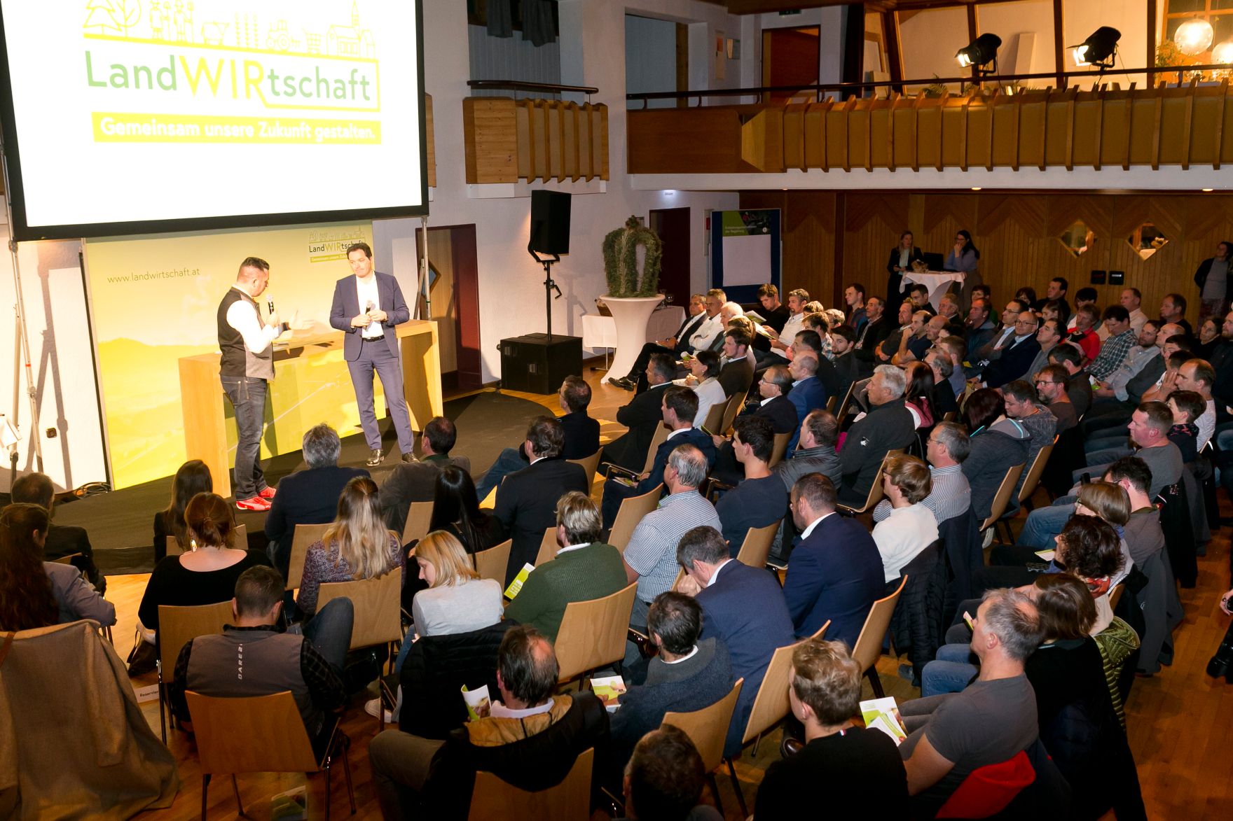 491_20221028_DM.jpg In Vorarlberg diskutierte Bundesminister Norbert Totschnig mit Landwirtschaftskammer-Präsident Josef Moosbrugger und Landwirtschaftslandesrat Christian Gantner über die Inhalte der neuen GAP sowie die Sicherstellung der Versorgungssicherheit