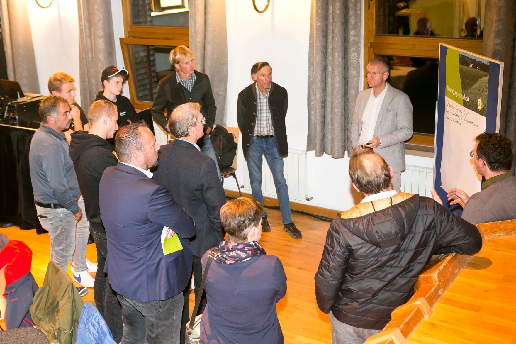 536_20221028_DM.jpg In Vorarlberg diskutierte Bundesminister Norbert Totschnig mit Landwirtschaftskammer-Präsident Josef Moosbrugger und Landwirtschaftslandesrat Christian Gantner über die Inhalte der neuen GAP sowie die Sicherstellung der Versorgungssicherheit