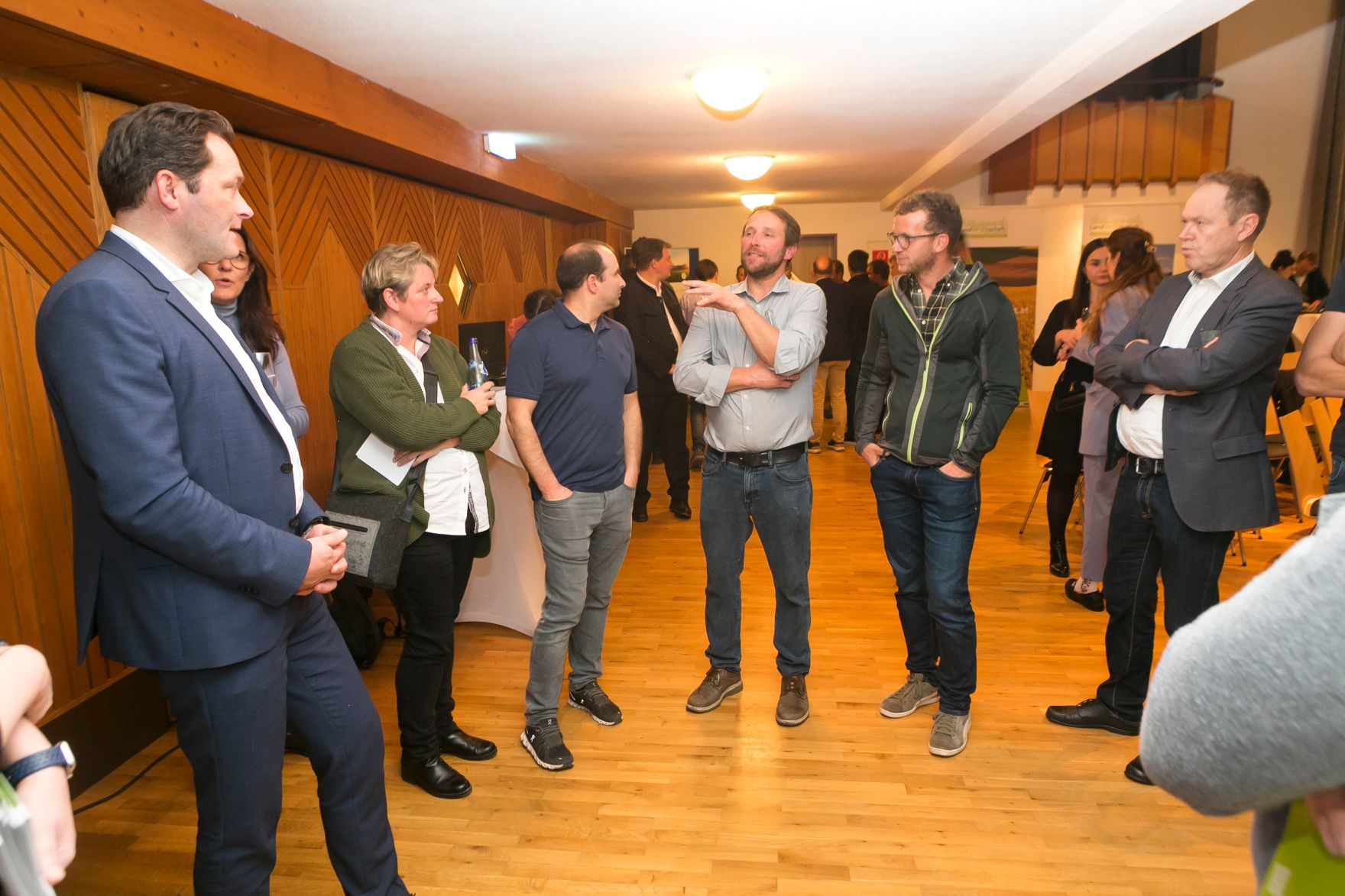 596_20221028_DM.jpg In Vorarlberg diskutierte Bundesminister Norbert Totschnig mit Landwirtschaftskammer-Präsident Josef Moosbrugger und Landwirtschaftslandesrat Christian Gantner über die Inhalte der neuen GAP sowie die Sicherstellung der Versorgungssicherheit