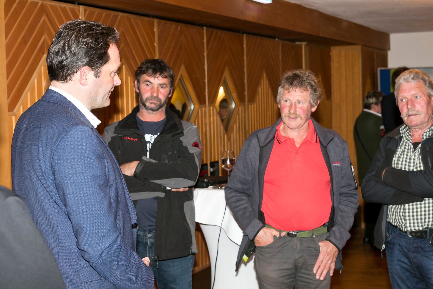 617_20221028_DM.jpg In Vorarlberg diskutierte Bundesminister Norbert Totschnig mit Landwirtschaftskammer-Präsident Josef Moosbrugger und Landwirtschaftslandesrat Christian Gantner über die Inhalte der neuen GAP sowie die Sicherstellung der Versorgungssicherheit