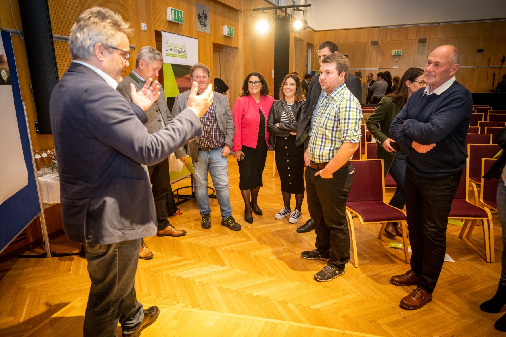 _DSC4656l.jpg In Kärnten diskutierte Bundesminister Norbert Totschnig mit Landesrat Martin Gruber, Landwirtschaftskammer Kärnten Präsident Siegfried Huber und Interessierten über die Inhalte der neuen GAP sowie die Sicherstellung der Versorgungssicherheit.