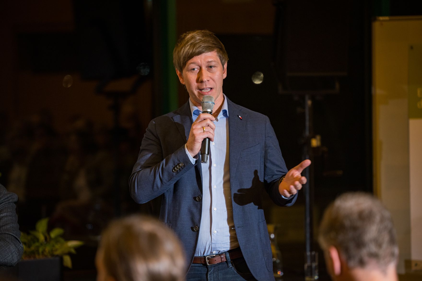 event-versorgungssicherheit-1394.jpg In Niederösterreich diskutierte Landwirtschaftsminister Norbert Totschnig mit dem Präsidenten der Landwirtschaftskammer Niederösterreich, Johannes Schmuckenschlager, dem Obmann des Landwirtschaftsausschusses im Nationalrat, Georg Strasser, und Interessierten über aktuelle agrarische Themen.