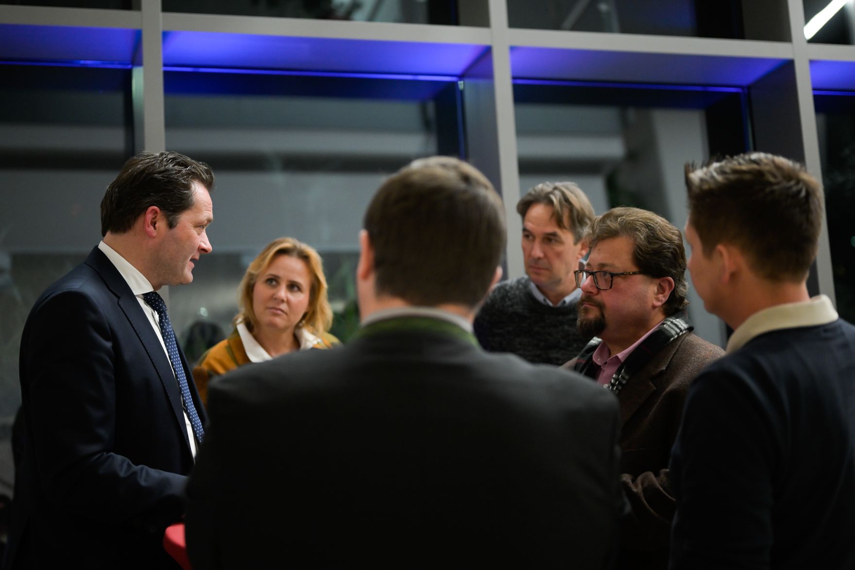 _MGR6584.jpg Im Rahmen seiner Versorgungssicherheitstour diskutierte Bundesminister Norbert Totschnig mit Landwirtschaftskammer Wien Präsident Franz Windisch und Interessierten über die neue GAP ab 2023 und die Sicherstellung der Versorgungssicherheit.