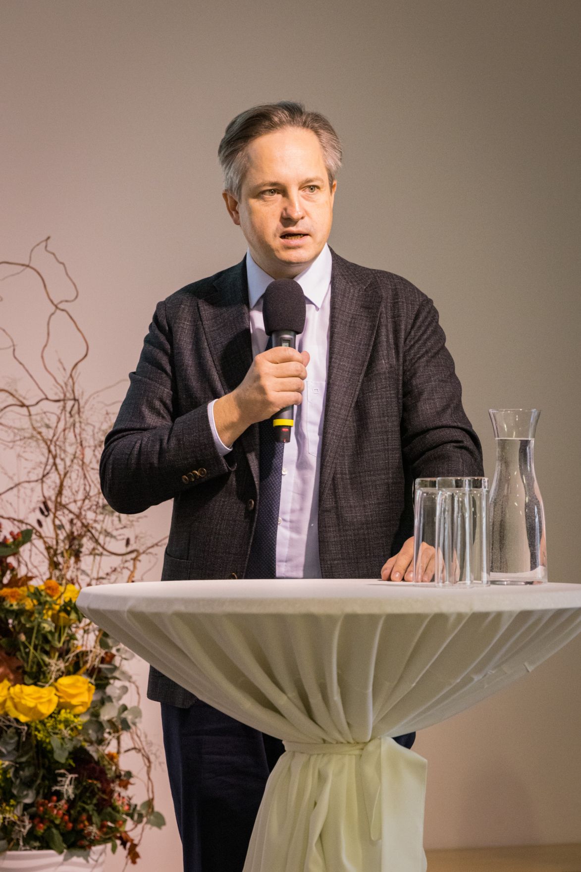 ehrenzeichenverleihung-0695.jpg Landwirtschaftsminister Norbert Totschnig, Landeshauptfrau-Stv. Stephan Pernkopf, der Präsident der Landwirtschaftskammer Niederösterreich, Johannes Schmuckenschlager und der Obmann des Landwirtschaftsausschusses im Nationalrat, Georg Strasser, nahmen an Ehrungen des Vereins Waldland teil. U. a. wurde Waldland-Geschäftsführer Gerhard Zinner mit dem Goldenen Verdienstzeichen der Republik ausgezeichnet.