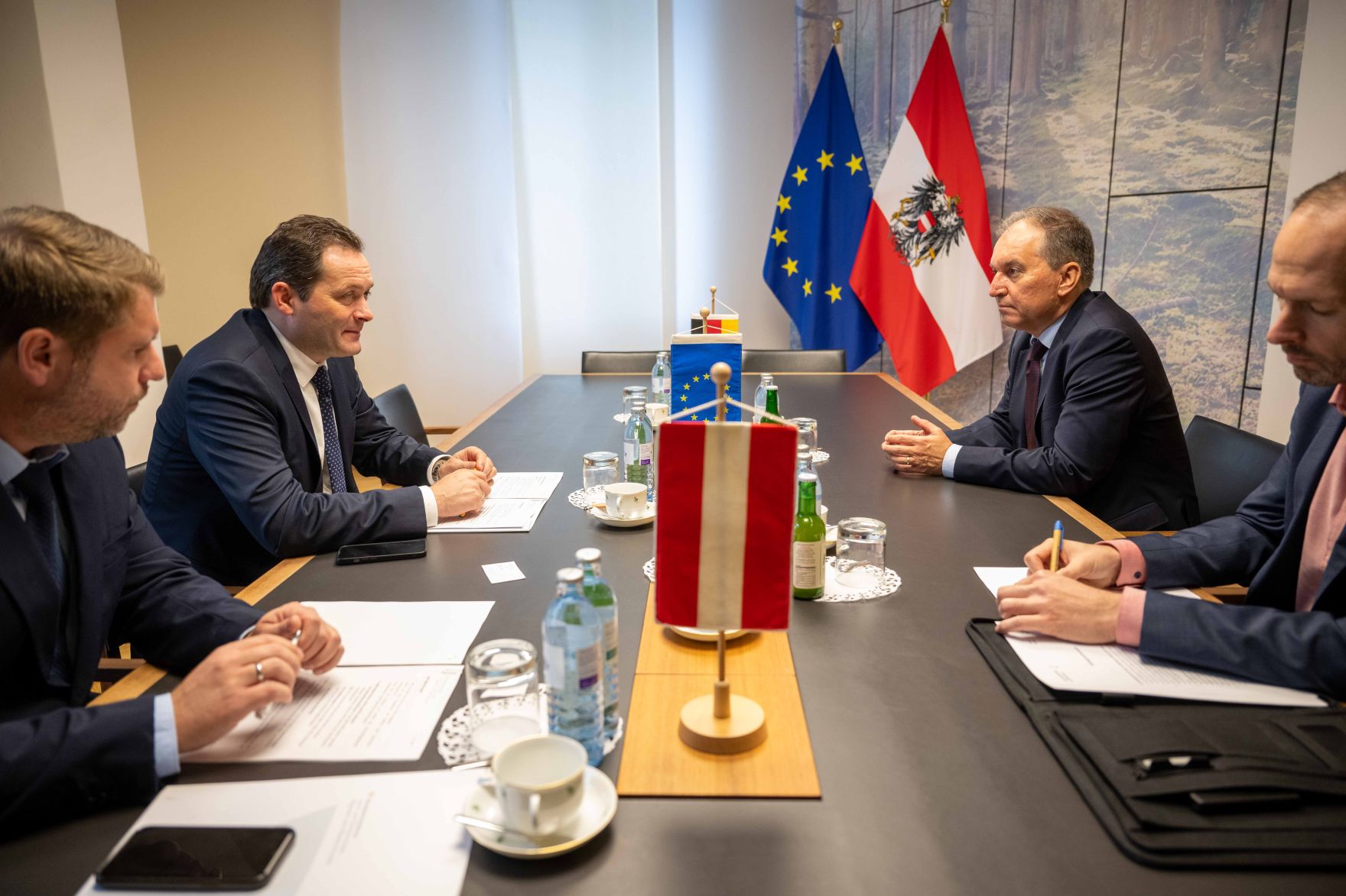 RHP_8376.jpg Vito Cecere, Botschafter für Deutschland, besuchte Herrn Bundesminister Norbert Totschnig im Regierungsgebäude am Stubenring.