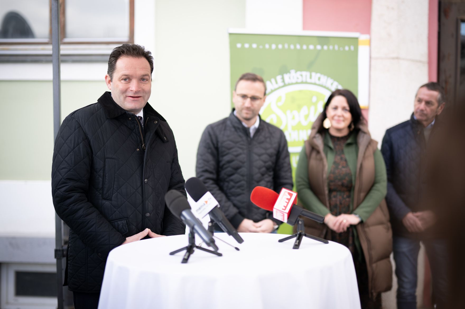 Herr Bundesminister Norbert Totschnig besuchte den REGIOmat 24/7 im Gemeindeamt der Gemeinde St. Barbara im M&uuml;rztal.