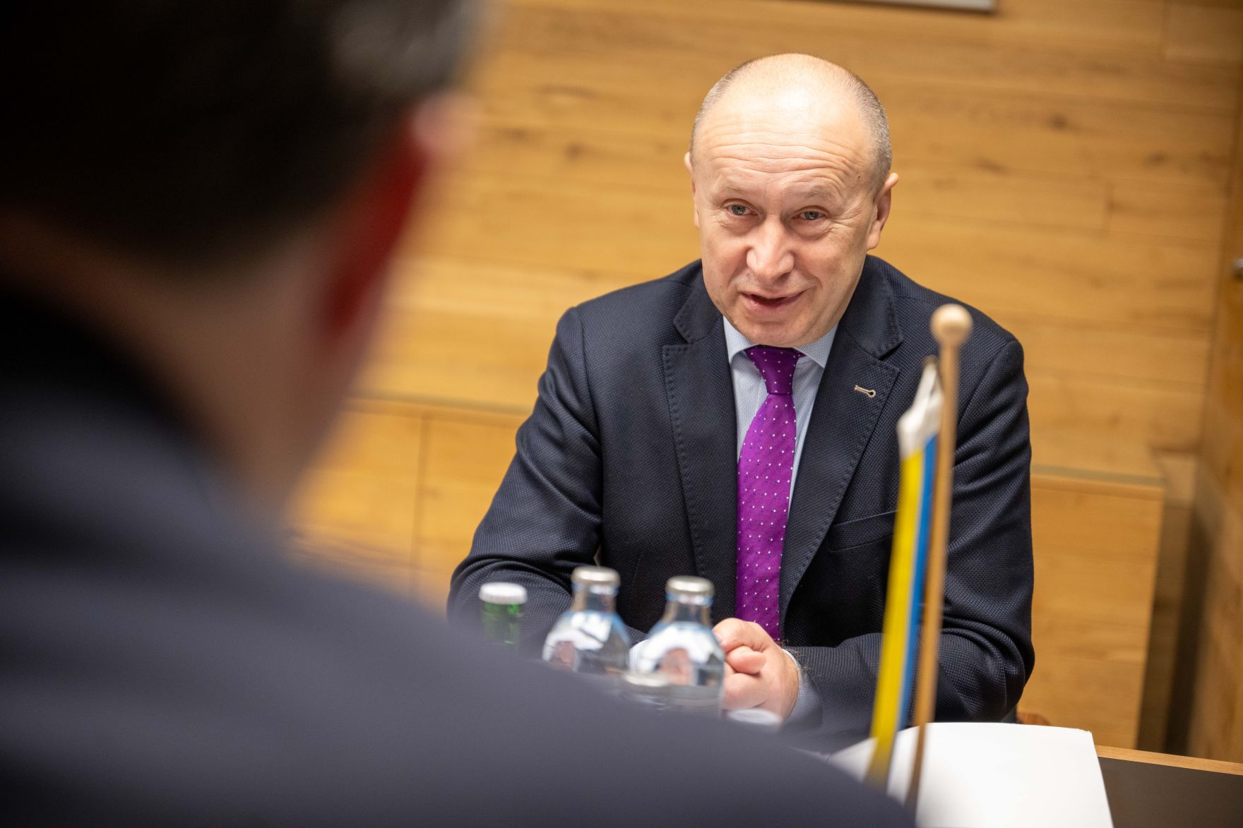 RHP_6725.jpg Zu einem Gespräch lud Herr Bundesminister Norbert Totschnig den ukrainische Botschafter Dr. Vasyl Khymynets in das Regierungsgebäude am Stubenring ein.