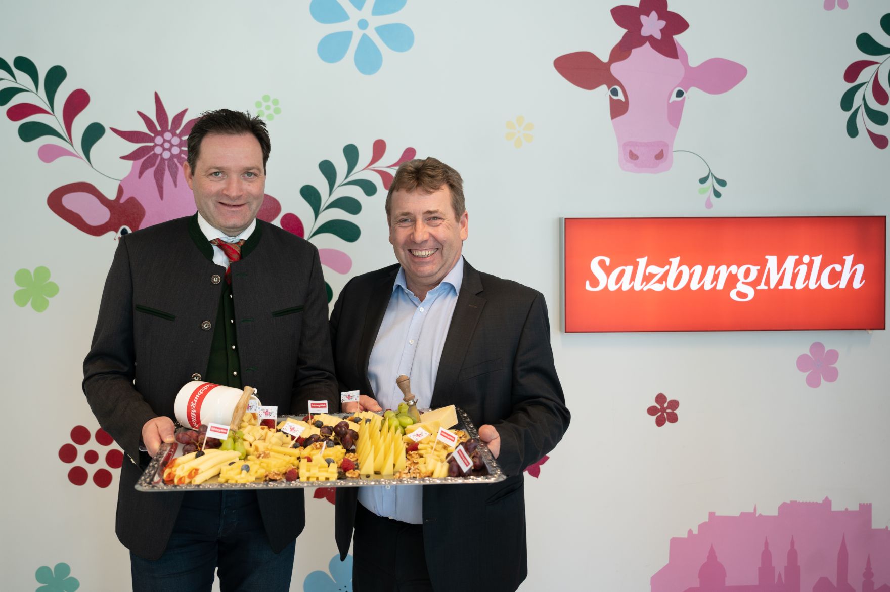 Herr Bundesminister Norbert Totschnig besuchte den Betrieb Salzburg Milch und erkundete auch die Produktion
