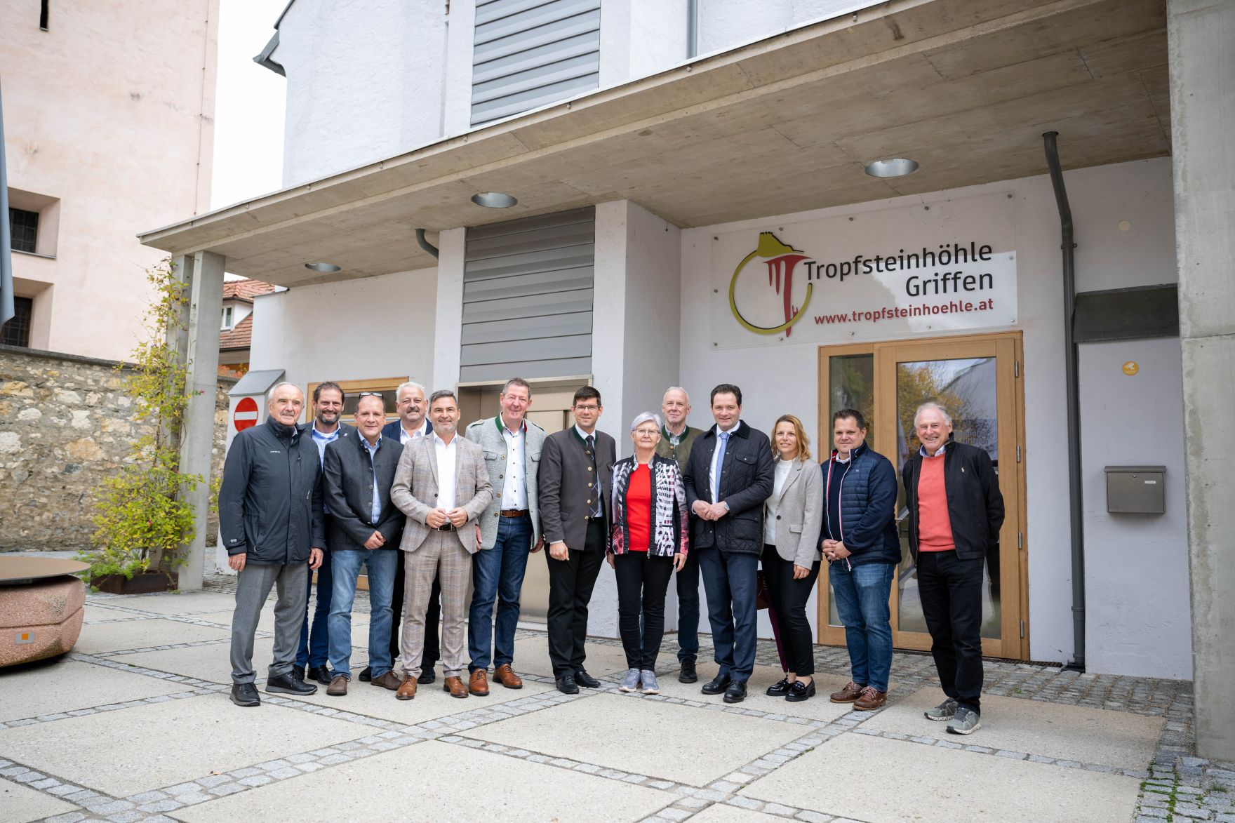 RHP_8085.jpg Im Rahmen der RegionIMpuls-Tour besuchte Bundesminister Norbert Totschnig die Burgstadt Griffen um sich einen Eindruck über den Ortskern zu machen.