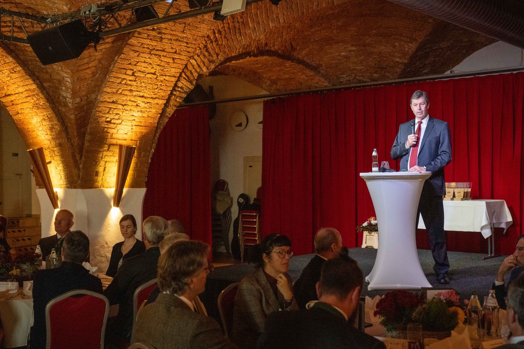 In Vertretung des Herrn Bundesminister Norbert Totschnig besuchte Herr Generalsekret&auml;r G&uuml;nther Liebl die Ehrungsfeier f&uuml;r ausgezeichnete Lehrlinge in der Landwirtschaft in Salzburg.