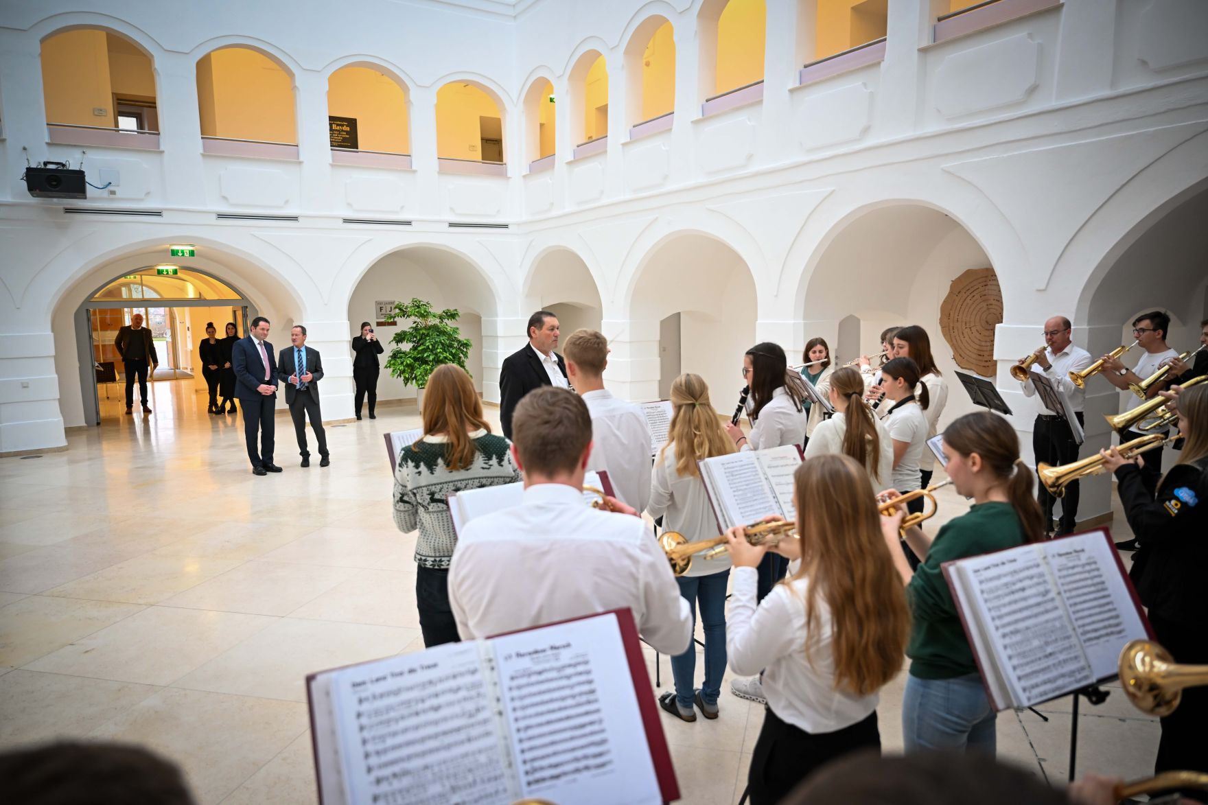 RHP_0654.jpg Im Rahmen der RegionIMpuls-Tour besuchte Herr Bundesminister Norbert Totschnig die HBLFA Francisco Josephinum in Wieselburg in Niederösterreich.