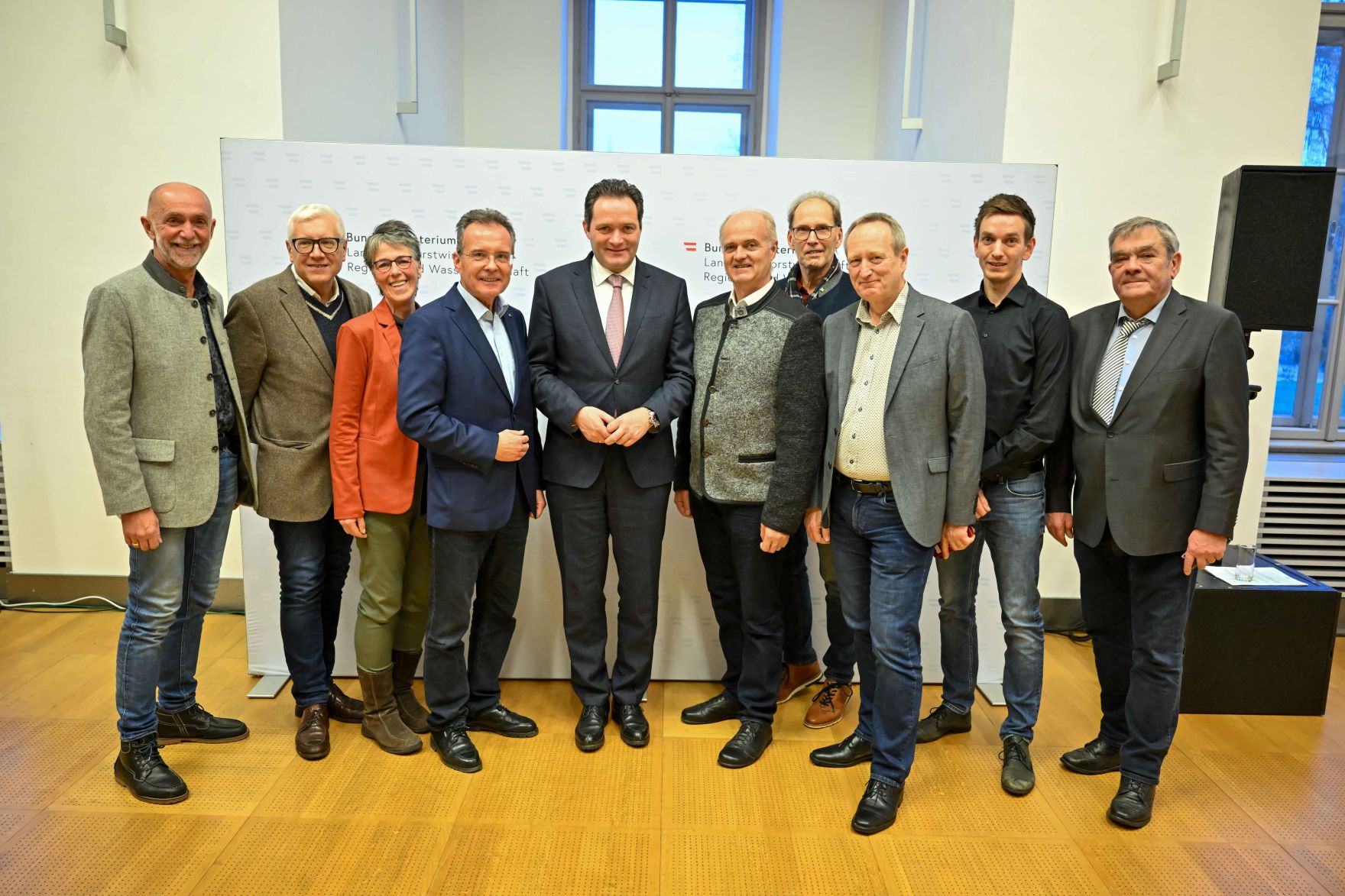 RHP_1144.jpg Im Rahmen der RegionIMpuls-Tour besuchte Herr Bundesminister Norbert Totschnig die HBLFA Francisco Josephinum in Wieselburg in Niederösterreich.