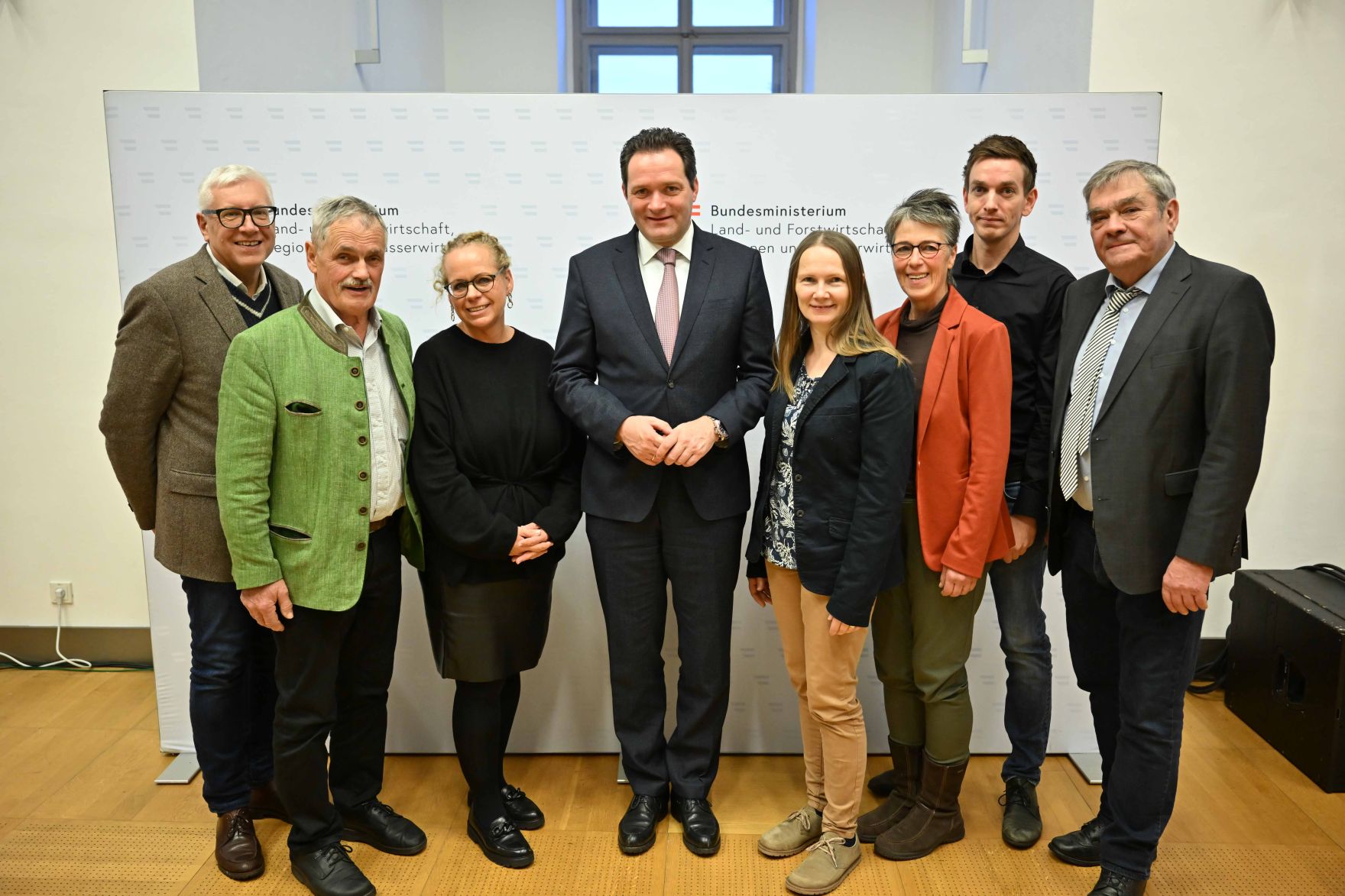 RHP_1163.jpg Im Rahmen der RegionIMpuls-Tour besuchte Herr Bundesminister Norbert Totschnig die HBLFA Francisco Josephinum in Wieselburg in Niederösterreich.