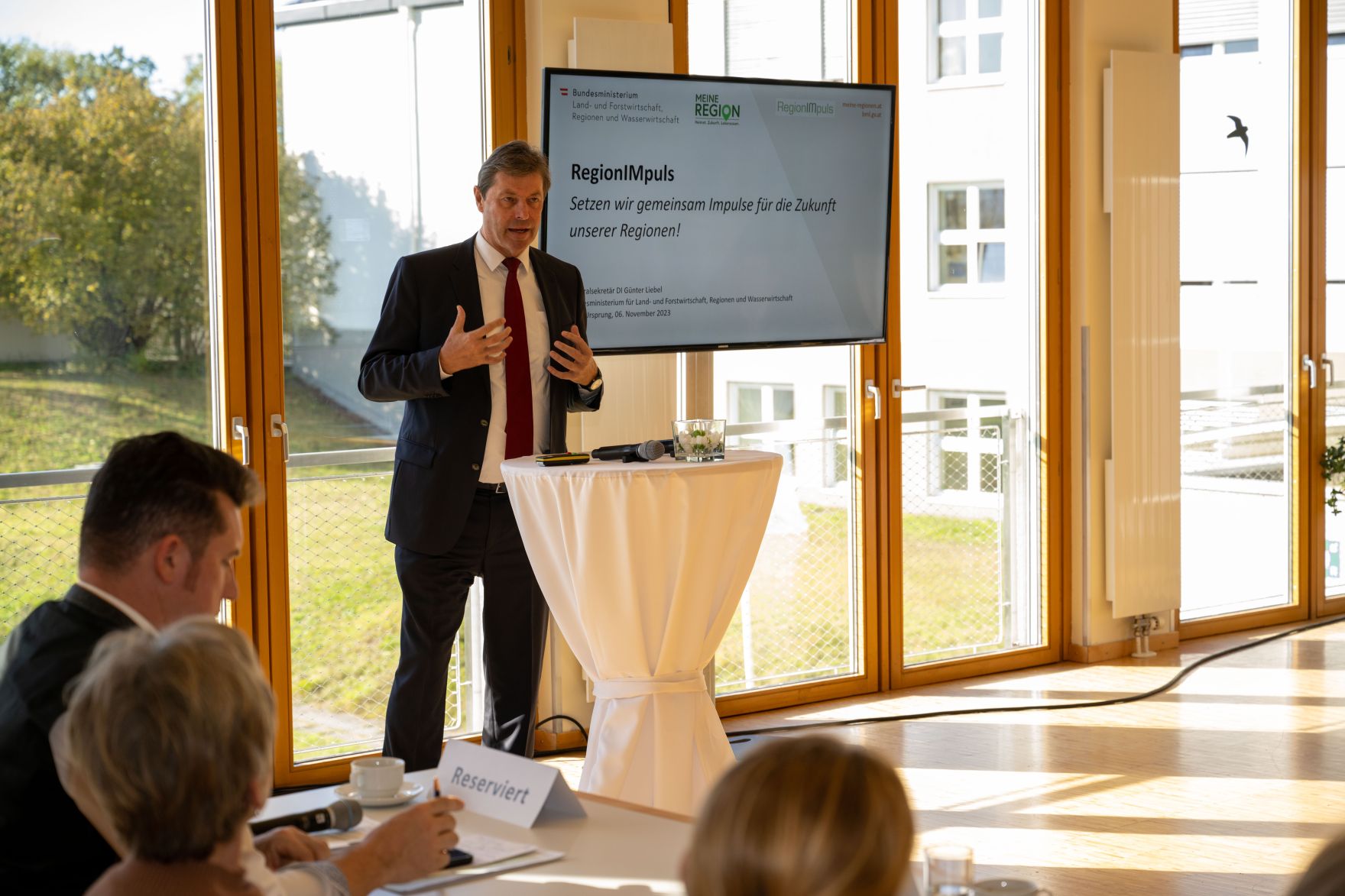 RHP_1428.jpg In Vertretung des erkrankten Herrn Bundesministers besuchte Generalsekretär Günter Liebl die RegionIMpuls-Tour in Salzburg.