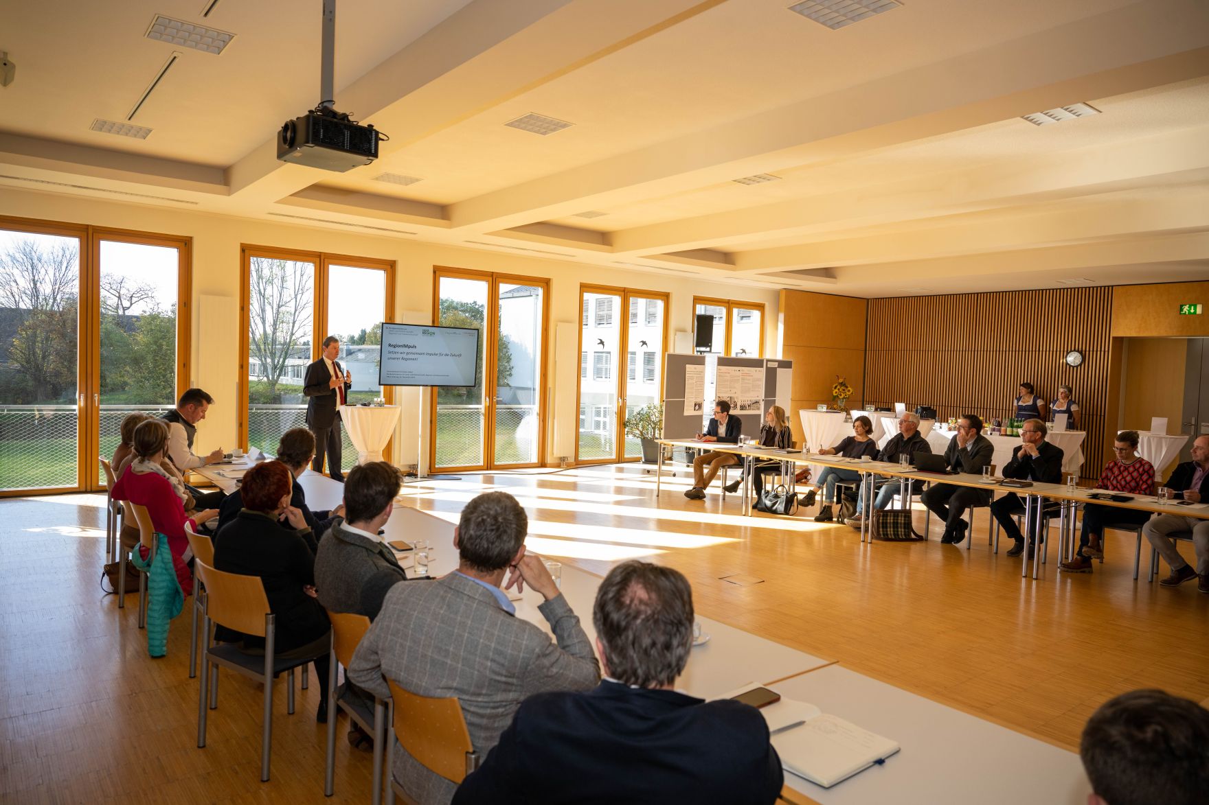 RHP_1439.jpg In Vertretung des erkrankten Herrn Bundesministers besuchte Generalsekretär Günter Liebl die RegionIMpuls-Tour in Salzburg.