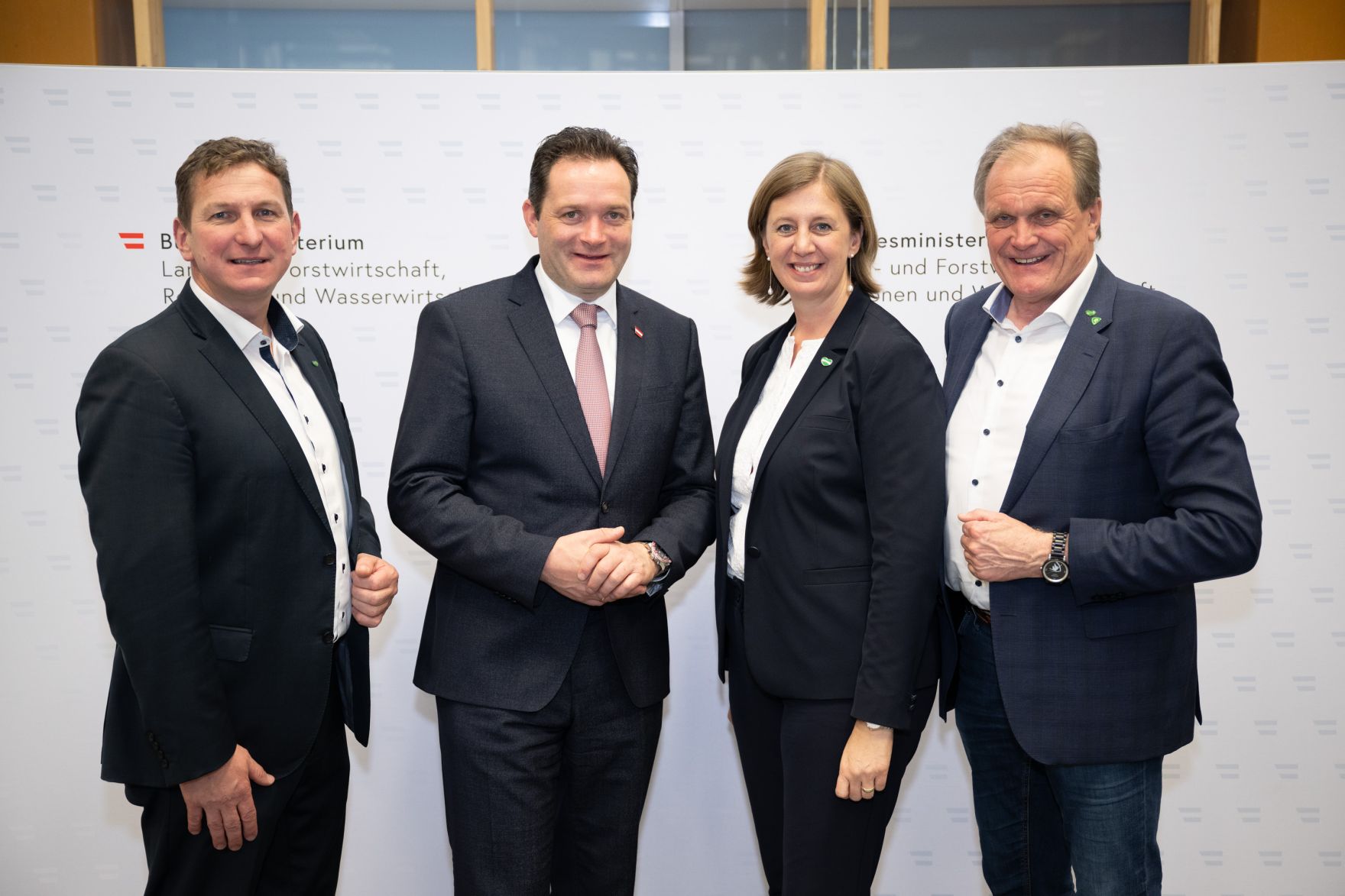 PGP_5248b.jpg Im Rahmen der RegionIMpuls-Tour besuchte Herr Bundesminister Norbert Totschnig die HLA und HBLA Bruck in der Steiermark.
