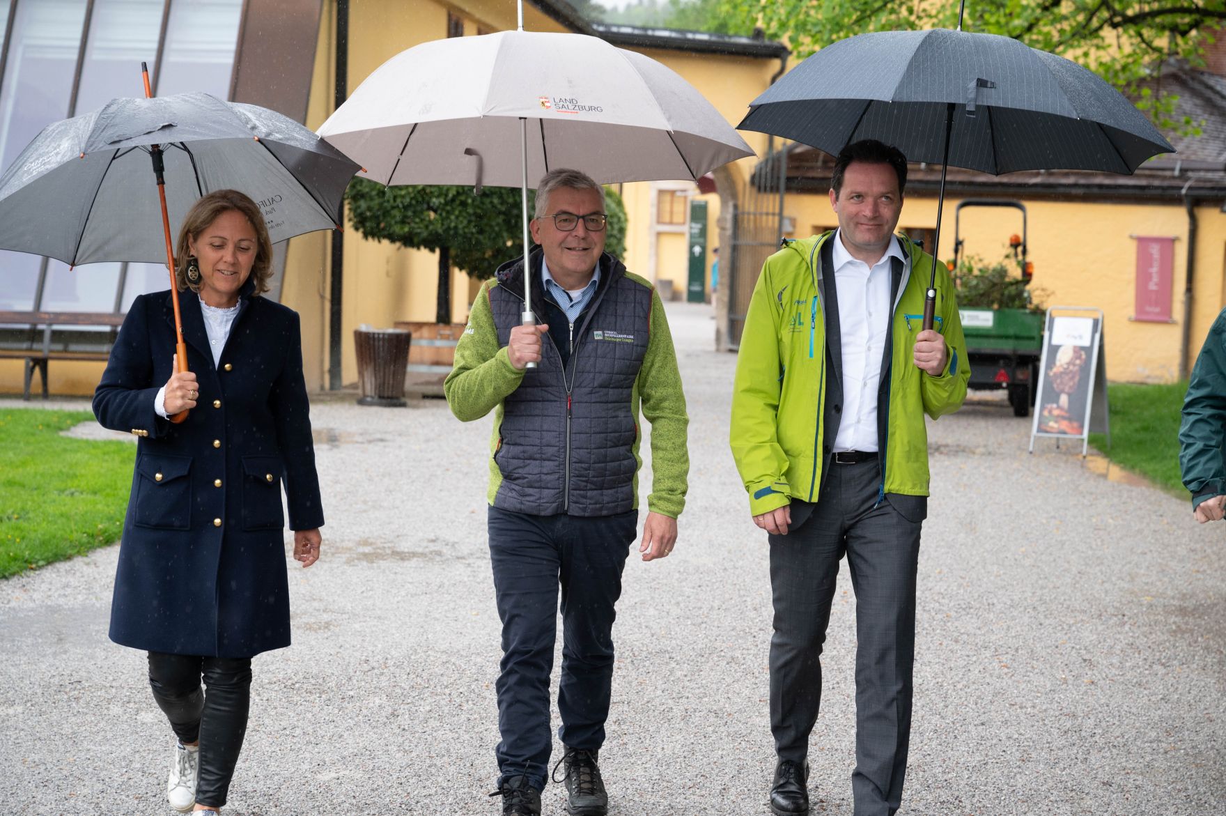 RHP_6256.jpg Alle 2 Jahre werden die Waldchampions in Salzburgs Schulen gesucht. Herr Bundesminister Totschnig besuchte die Stationen um sich vor Ort einen Eindruck zu machen.