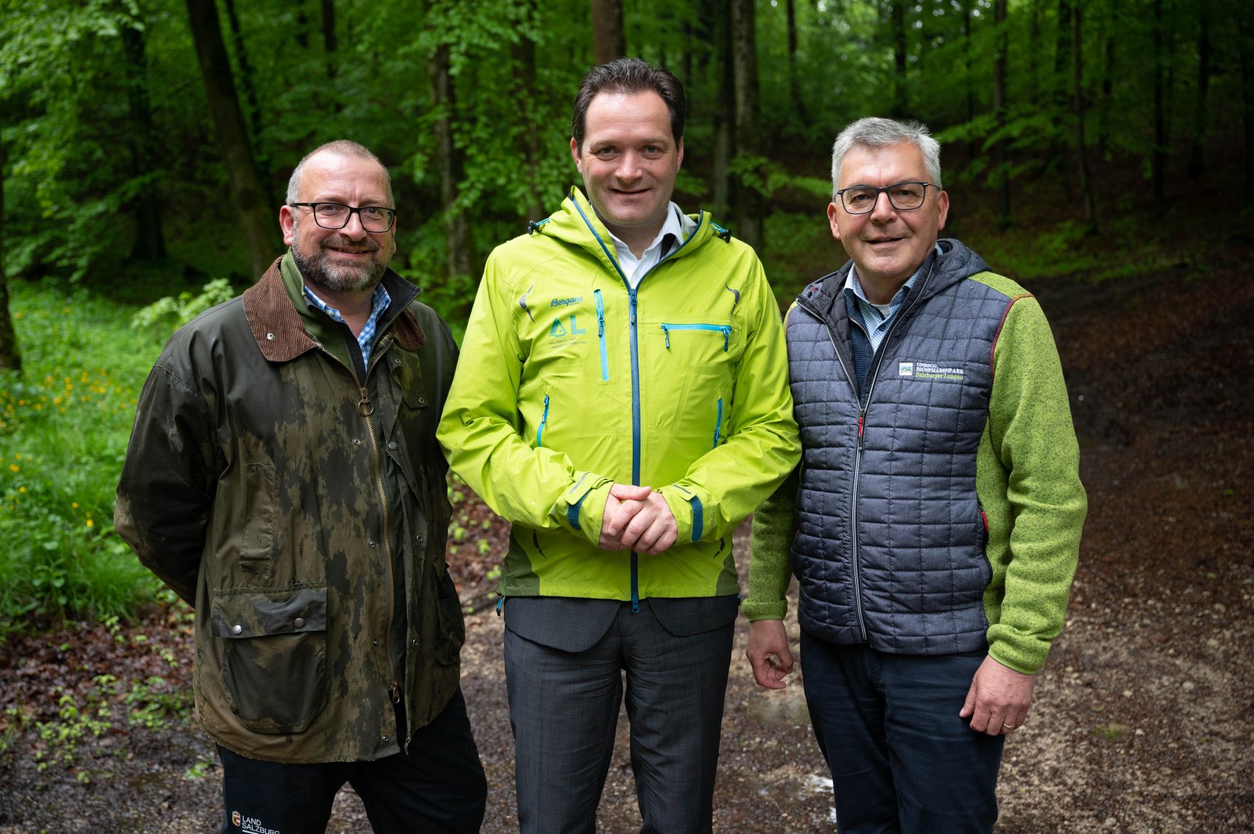 RHP_6501.jpg Alle 2 Jahre werden die Waldchampions in Salzburgs Schulen gesucht. Herr Bundesminister Totschnig besuchte die Stationen um sich vor Ort einen Eindruck zu machen.