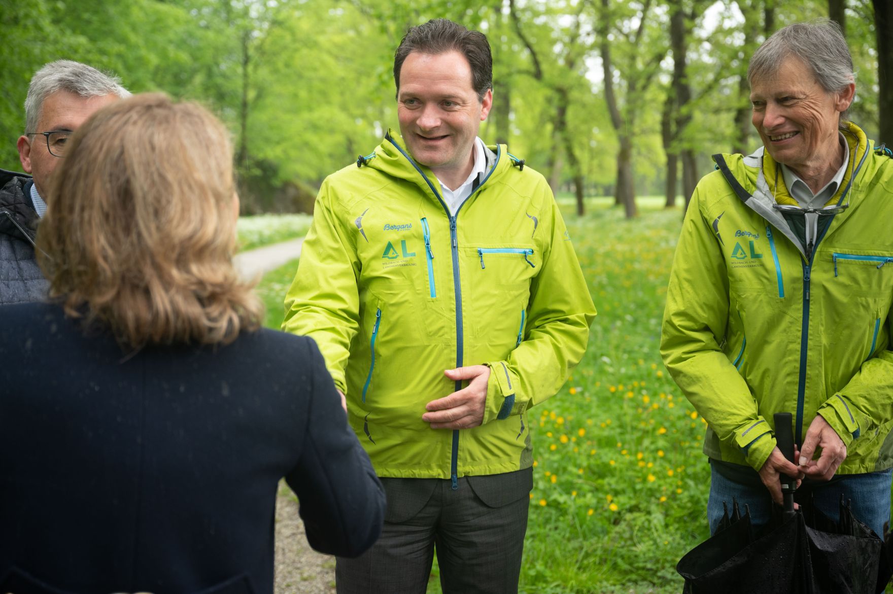 RHP_6540.jpg Alle 2 Jahre werden die Waldchampions in Salzburgs Schulen gesucht. Herr Bundesminister Totschnig besuchte die Stationen um sich vor Ort einen Eindruck zu machen.