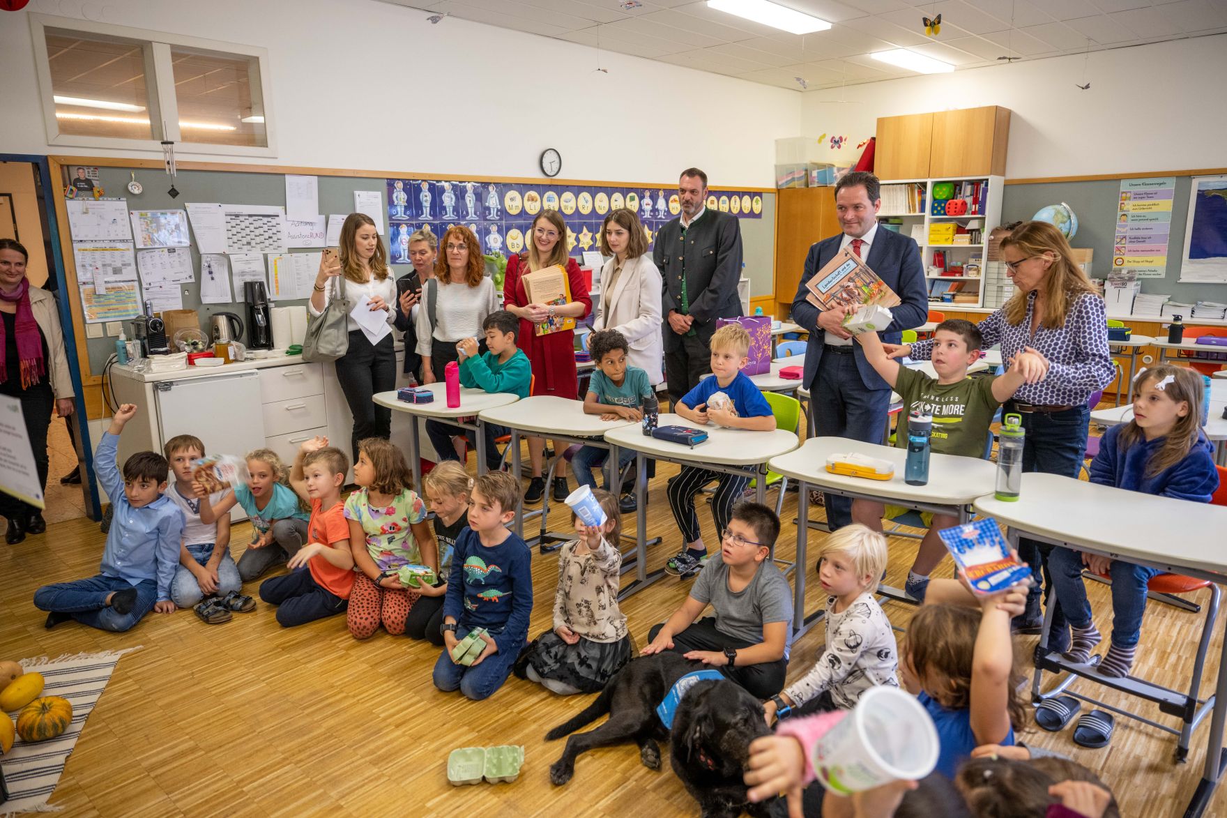 RHP_1492.jpg Geprüfte Bildungsmaterialen zu Landwirtschaft, Lebensmittel, Wald und Wasser: Landwirtschaftsminister Norbert Totschnig und Bundesbäuerin Irene Neumann-Hartberger stellten in der Ganztagsvolksschule die neue Plattform Landwissen.at vor.