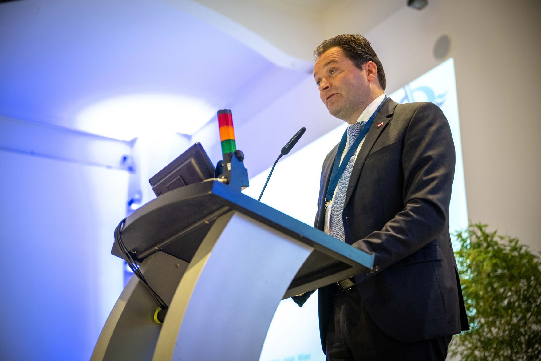 RHP_3631.jpg Bundesminister Norbert Totschnig hielt Begrüßungsworte bei der Jahrestagung der Kleinwasserkraft Österreich.