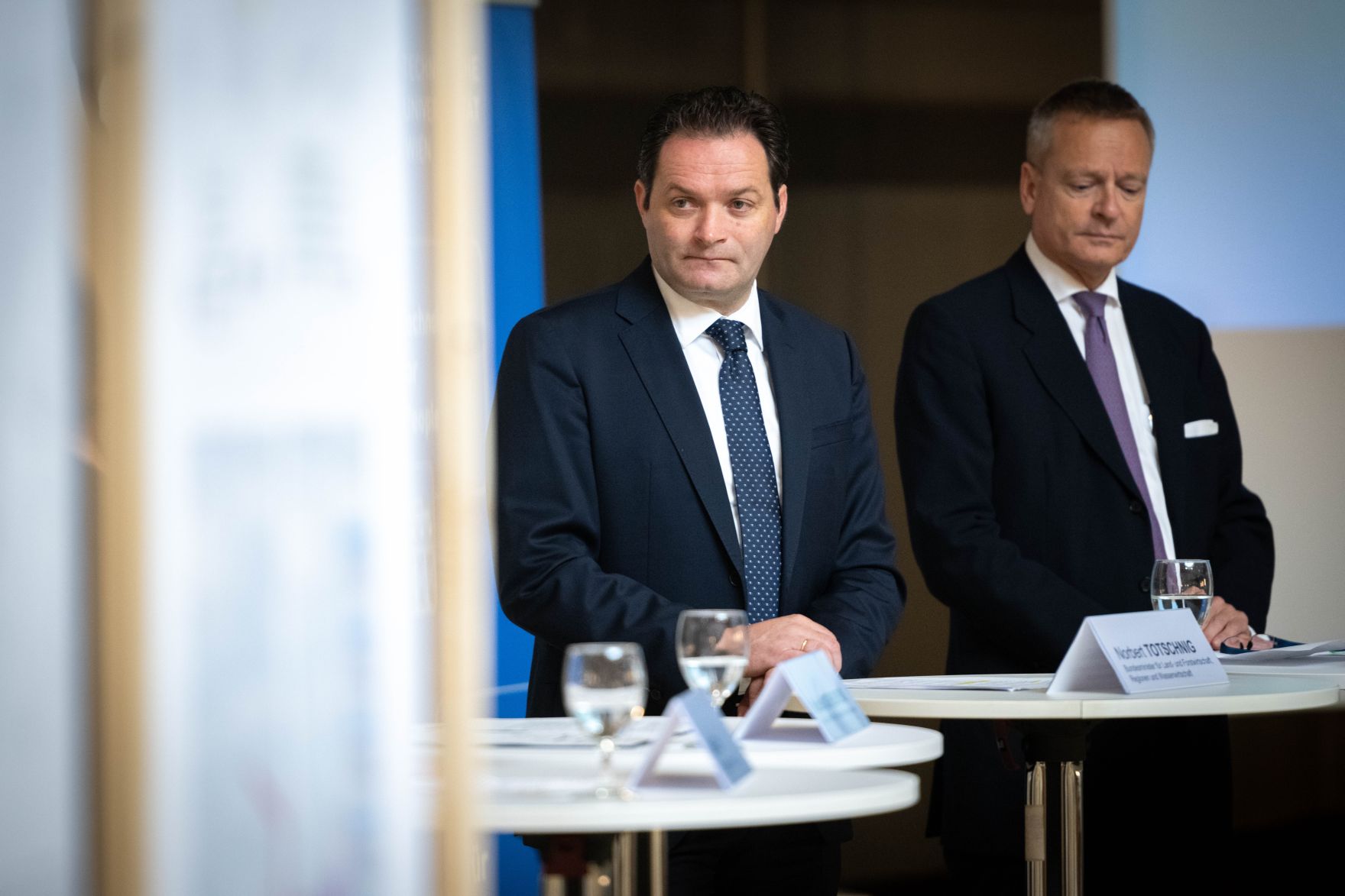 RHP_2120.jpg Am Mittwoch gab Herr bundesminister Norbert Totschnig mit Univ.Prof. DI Dr. Peter Ertl, DI Richard Stralz und Uni.Prof. Mag.arch. Juri Troy eine Pressekonferenz zur Stiftungsprofessur Holzbau an der TU Wien.