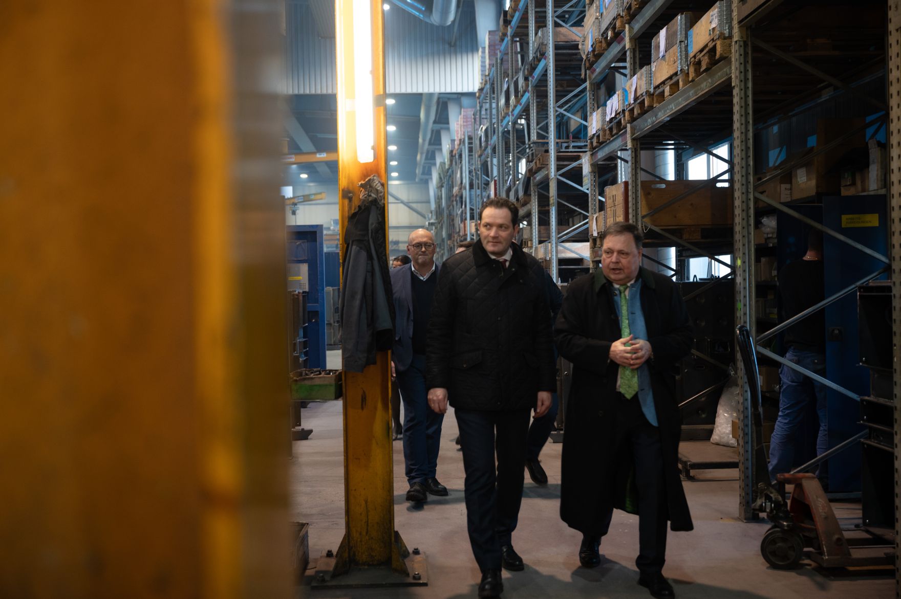 RHP_4473.jpg Herr Bundesminister Totschnig besuchte das Unternehmen Fröling und bekam spannende Einblicke in die Produktion von Heizkesseln und Behälterbau.