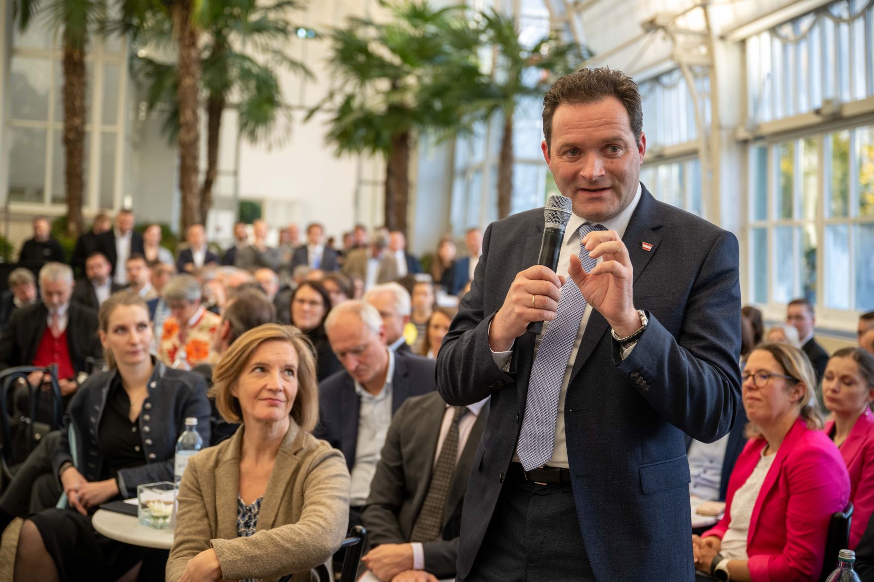 Landwirtschaftsminister Norbert Totschnig lud zum Auftakt f&uuml;r den Strategieprozess &bdquo;VISION 2028+&ldquo;. Damit soll f&uuml;r die Landwirtschaft und den l&auml;ndlichen Raum ein klares Zielbild erarbeitet werden.