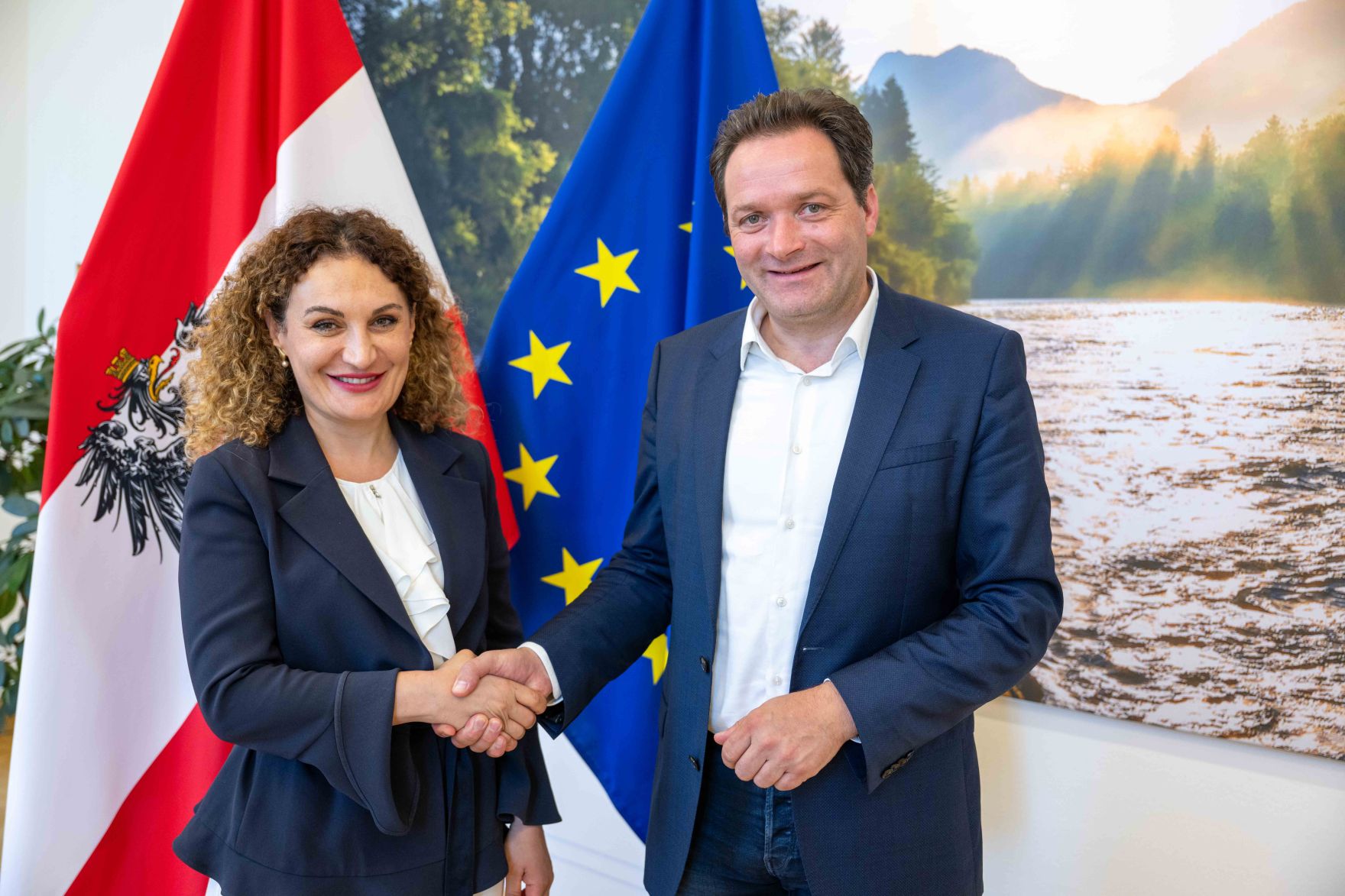 DSC_3626.jpg Die georgische Botschafterin Ketevan Tsikhelashvili besuchte Herrn Bundesminister Norbert Totschnig im Regierungsgebäude am Stubenring