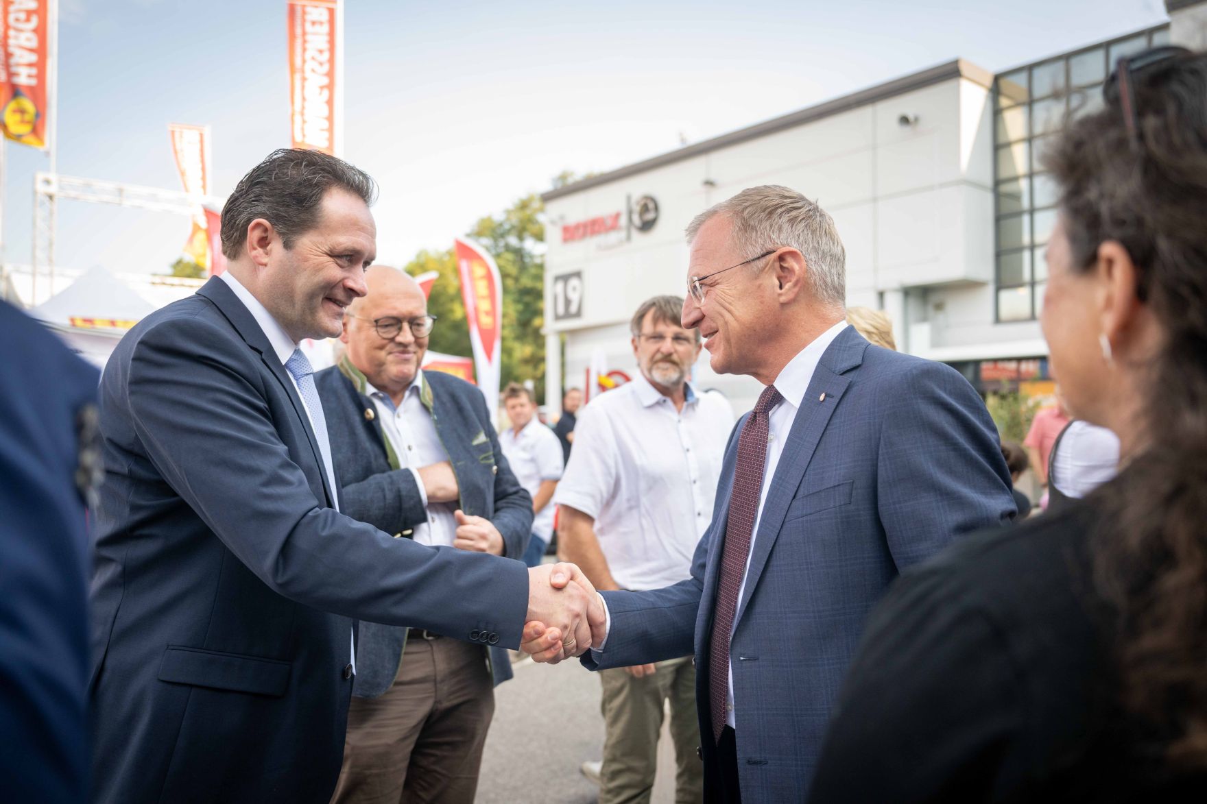 Herr Bundesminister Norbert Totschnig besuchte die Welser Messe 2024. Dabei hielt er eine Er&ouml;ffnungs-Rede und machte einen Rundgang durch das Messegel&auml;nde.